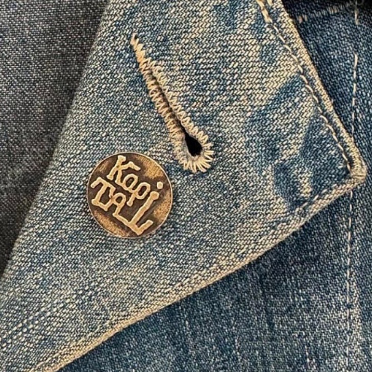 Kapital TH.DD Pins Antique Gold 착용 스타일