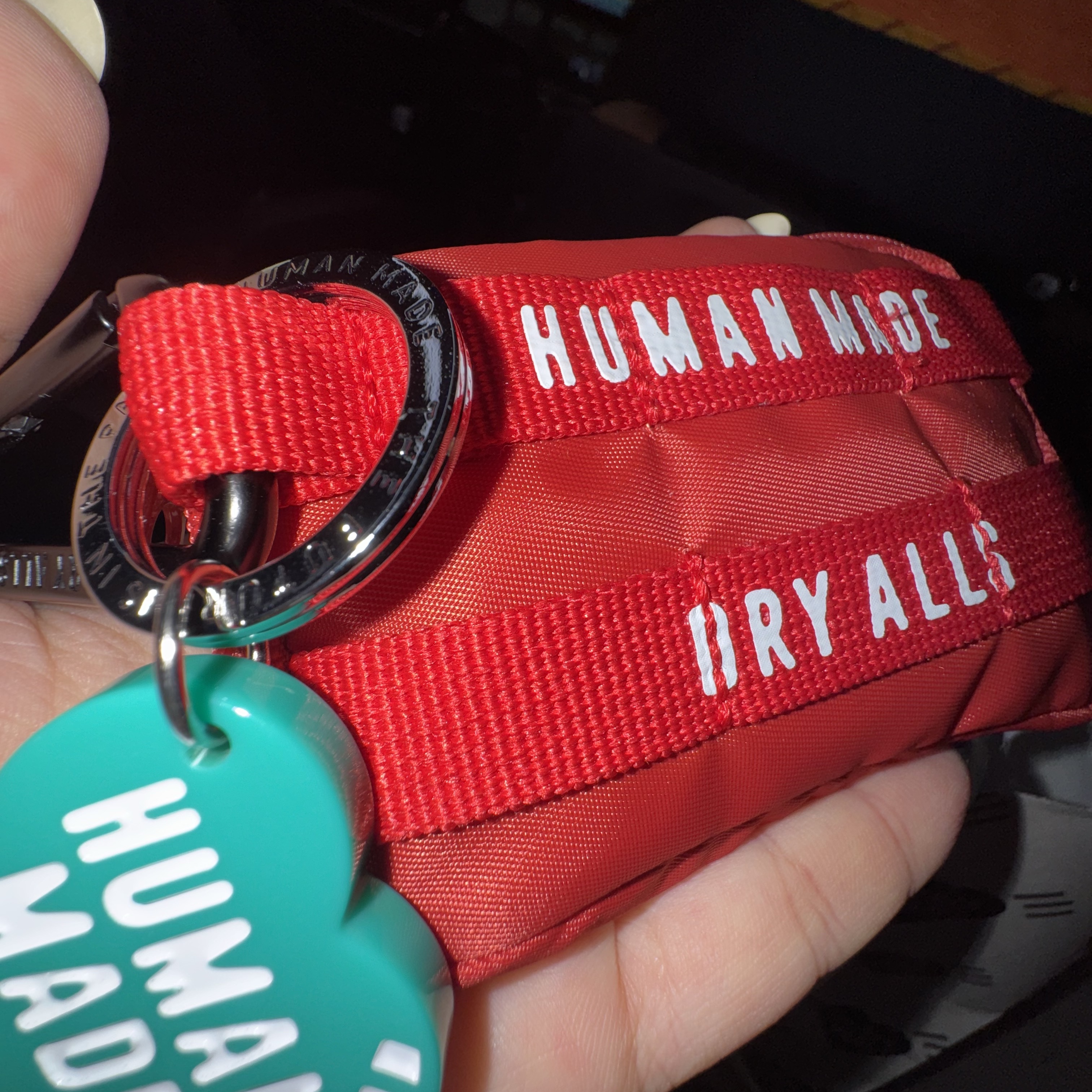 Human Made Military Card Case Red, Human Made Heart Keyring Green 착용 스타일