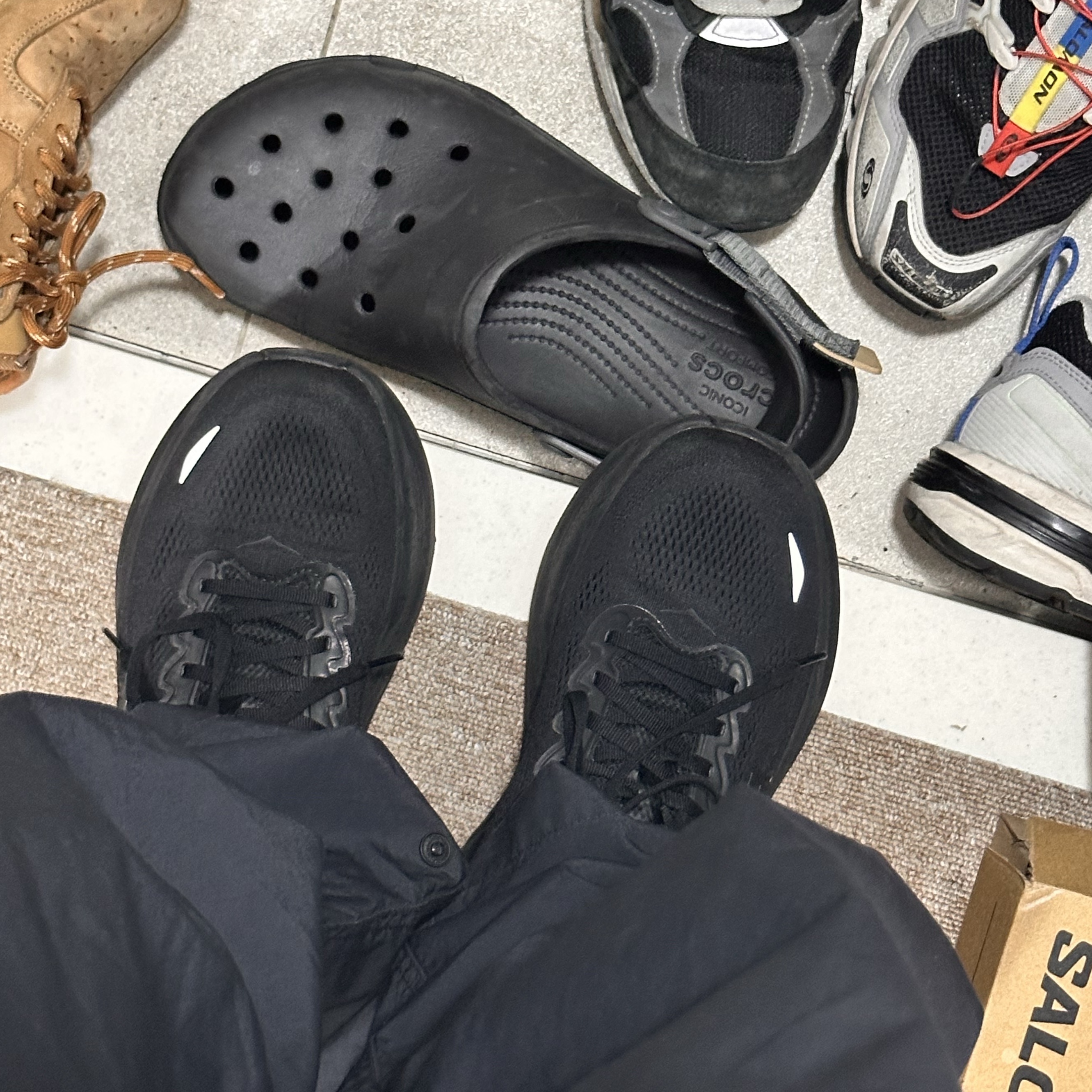 Hoka Bondi 9 Black - Wide 착용 스타일 - 3