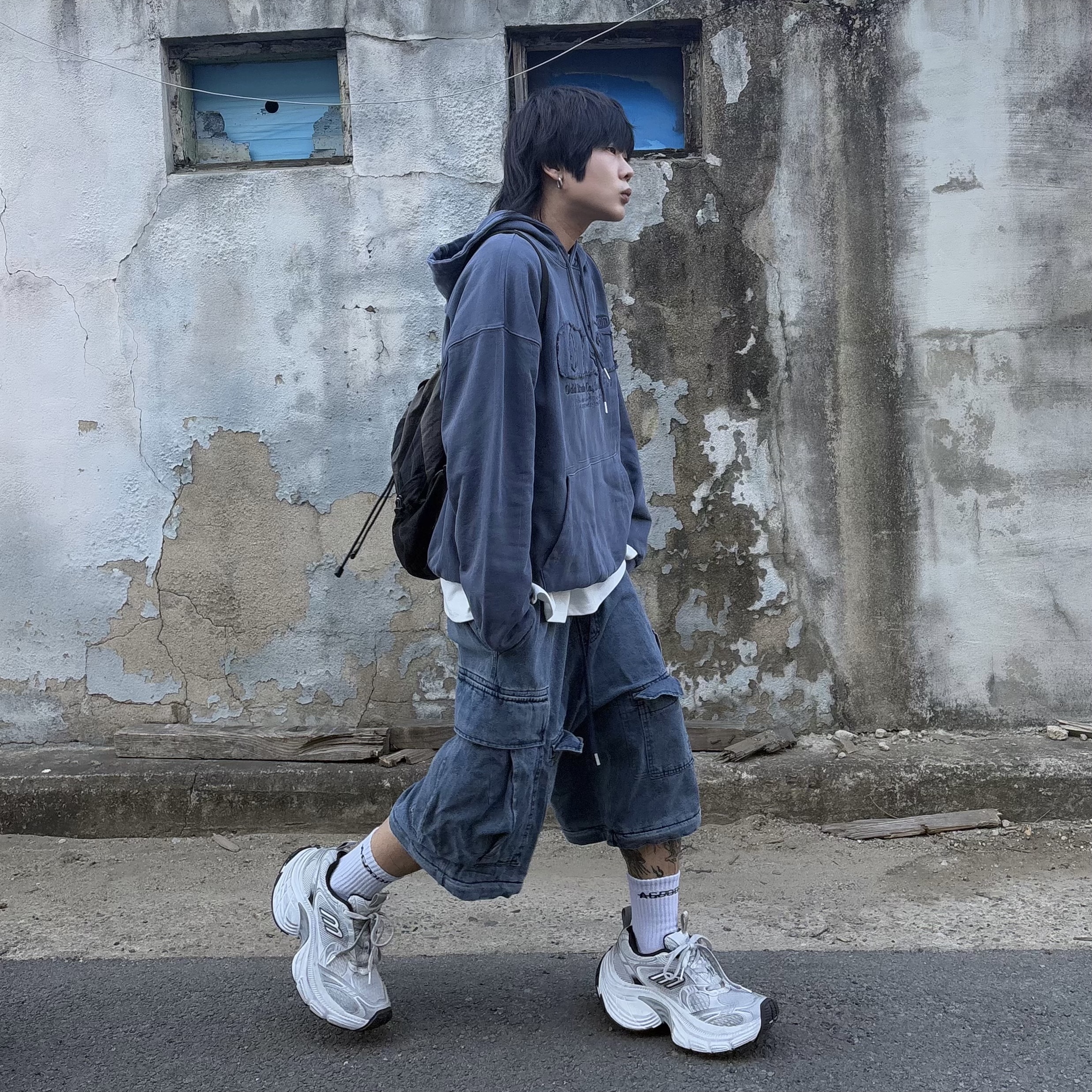 Balenciaga 10XL Sneakers White Grey Silver Black 착용 스타일 - 2