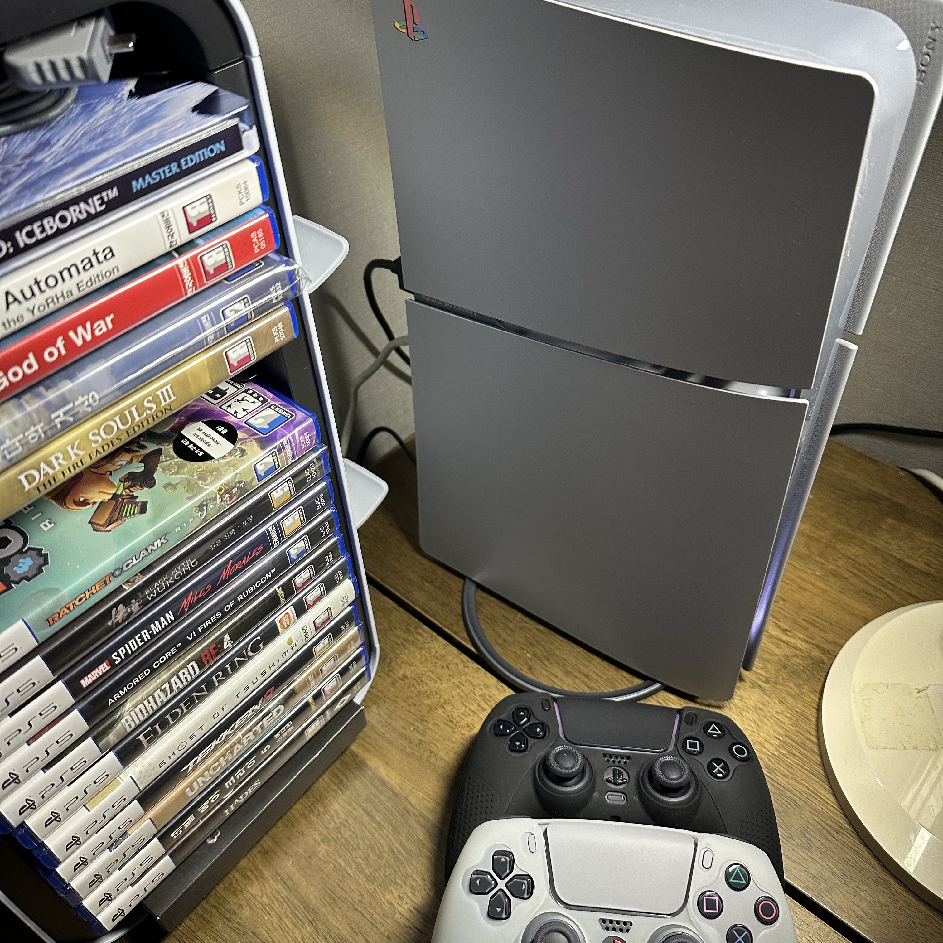 Playstation 5 Digital Edition 30th Anniversay Limited Edition Bundle (SIEK 220V) 착용 스타일