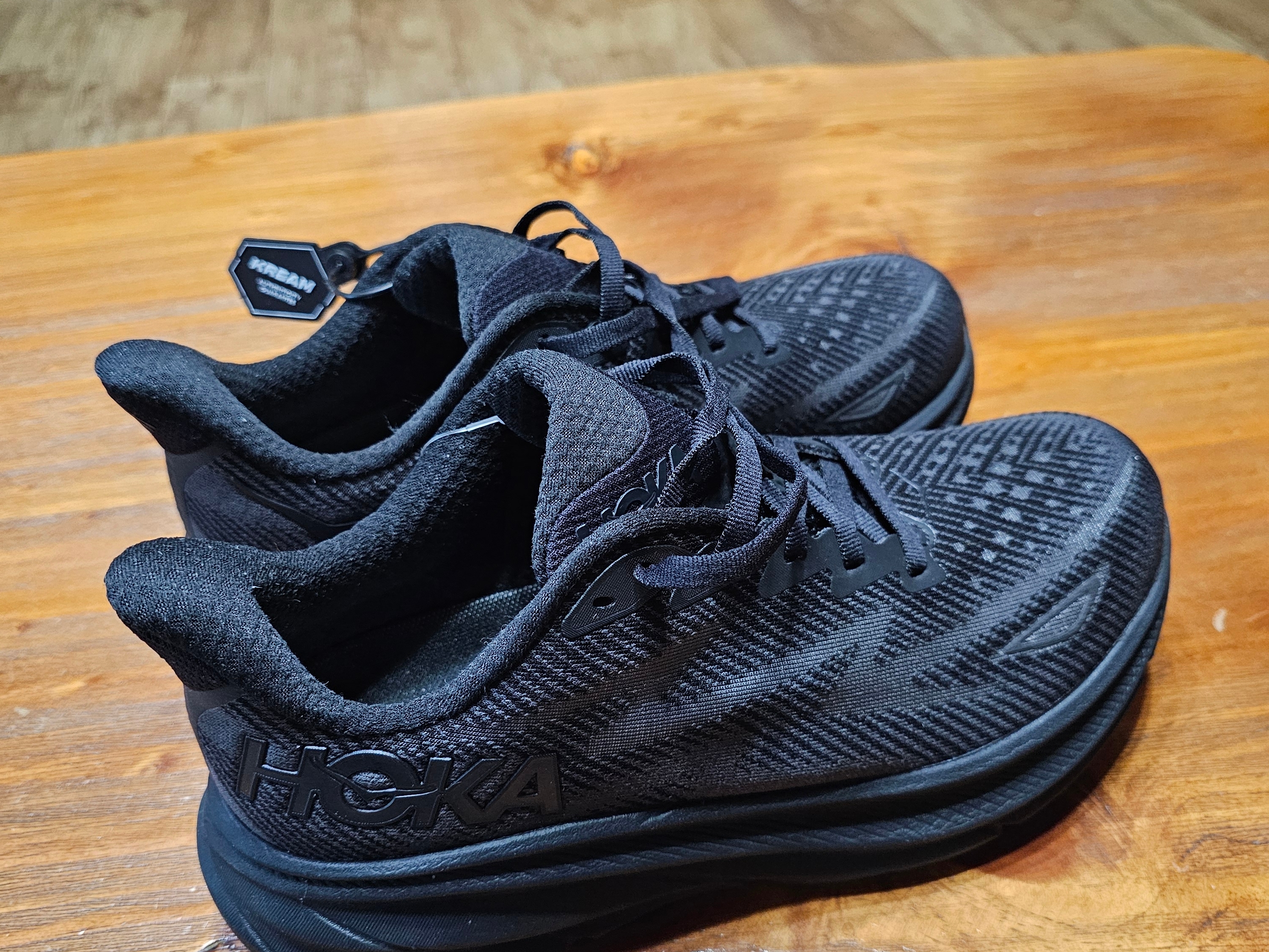 Hoka Clifton 9 Black - Wide 착용 스타일
