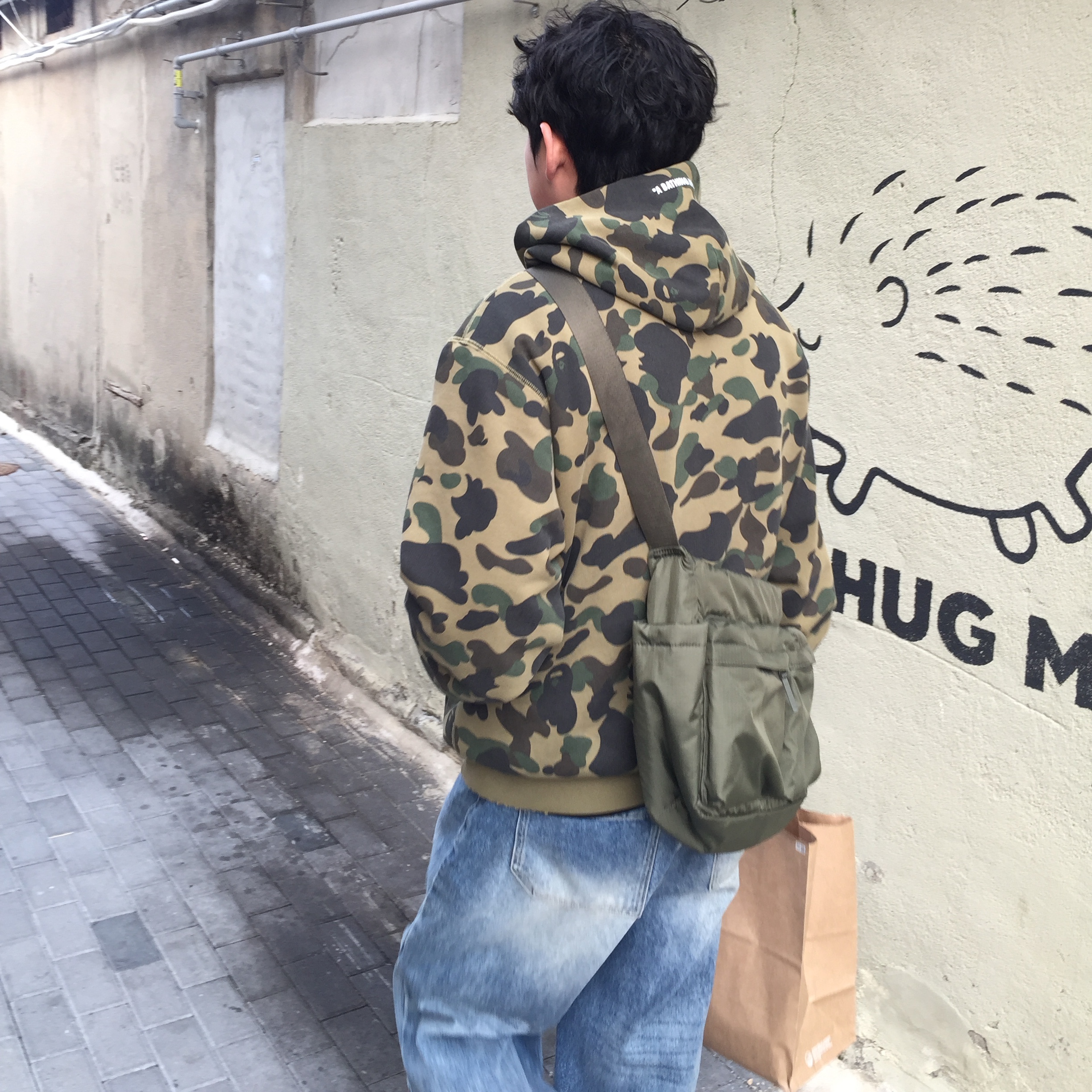 BAPE 1st Camo Heavy Wash Cropped Fit Zip Hoodie Green, Uniqlo Multi Pocket Shoulder Bag Olive 착용 스타일