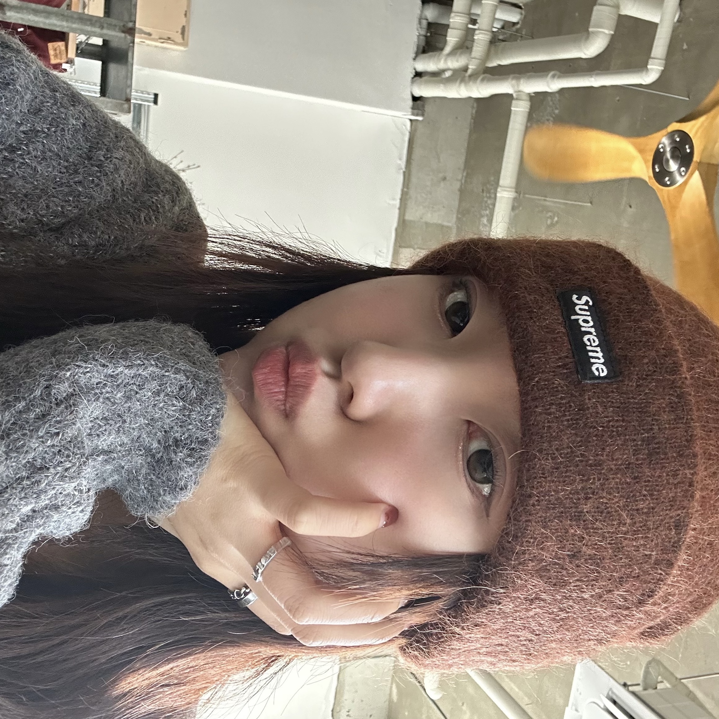 Supreme Mohair Beanie Dark Brown - 24FW 착용 스타일 - 1