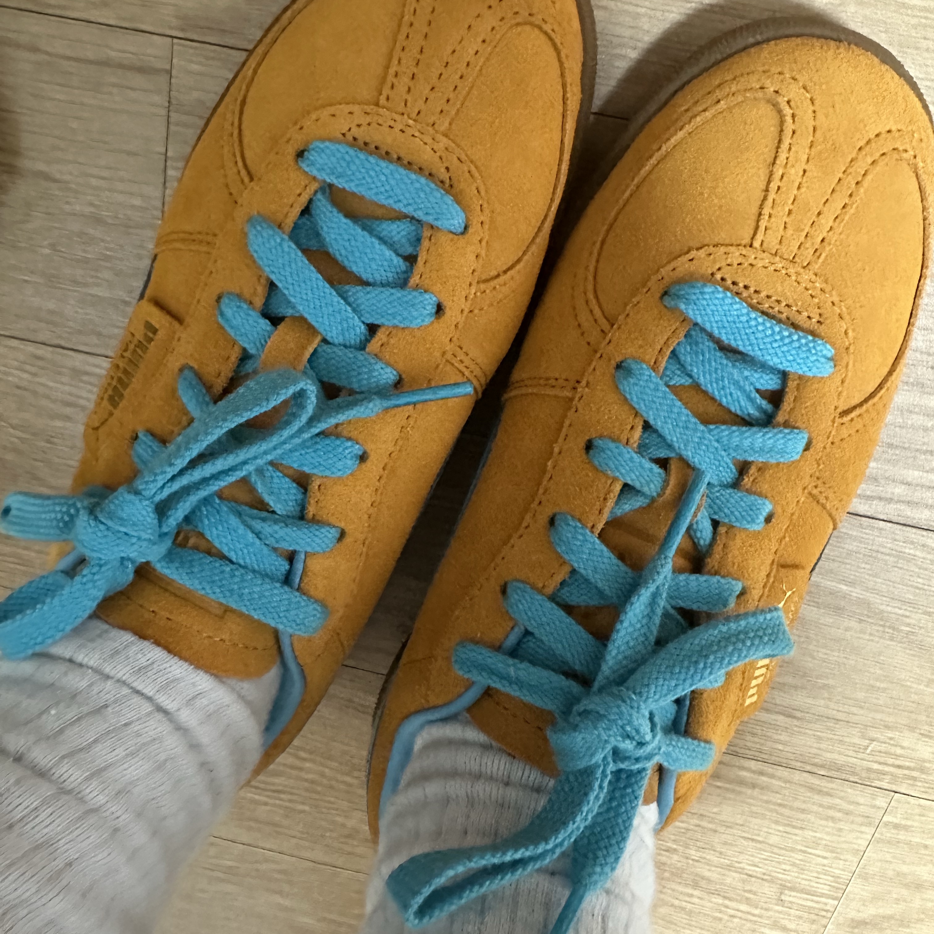 Puma Palermo Dark Cheddar Bright Aqua 착용 스타일 - 1