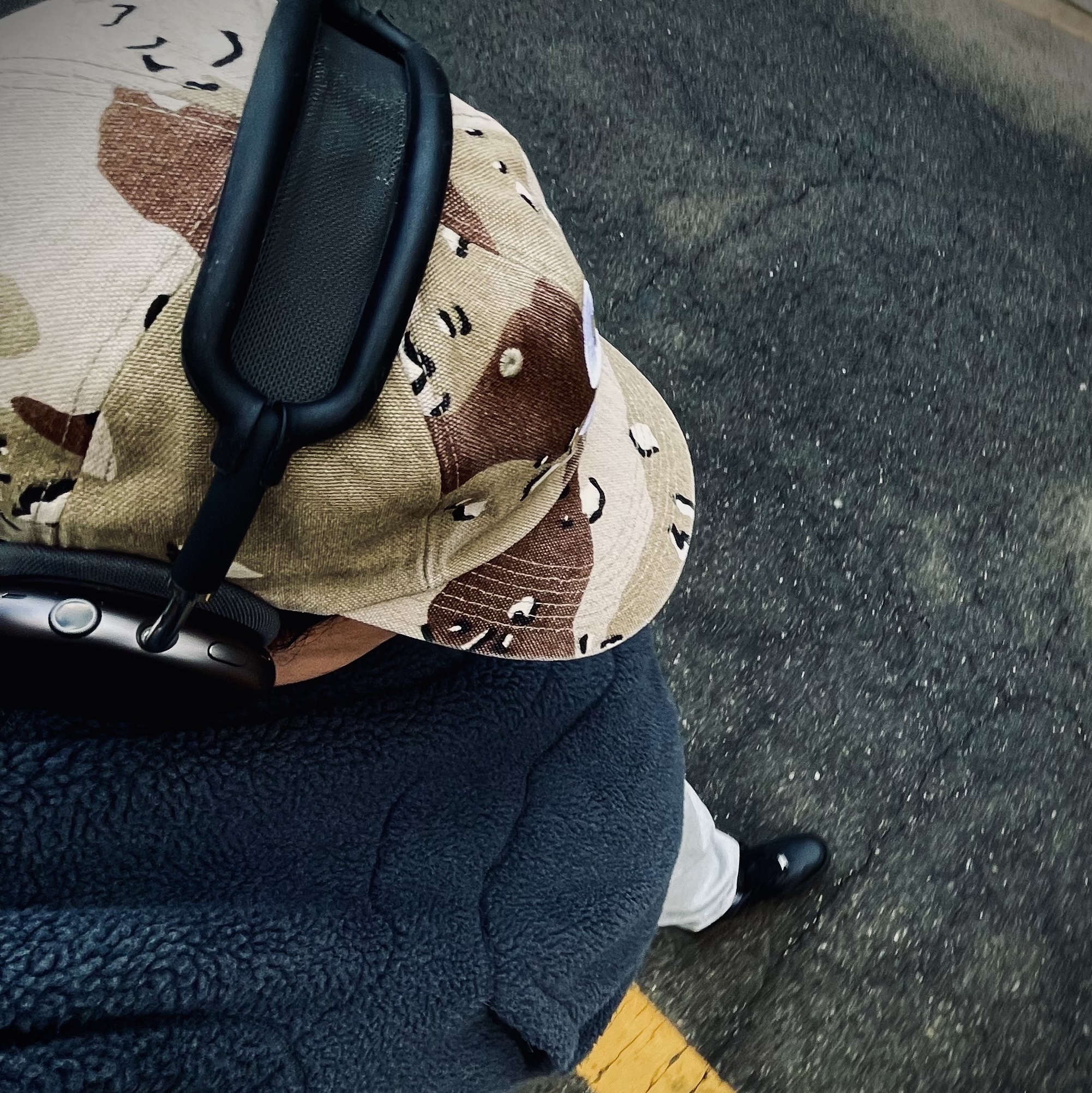 Apple AirPods Max Lightning Space Gray (Korean Ver.), Supreme Pigment S Logo 6-Panel Chocolate Chip Camo - 24FW 착용 스타일