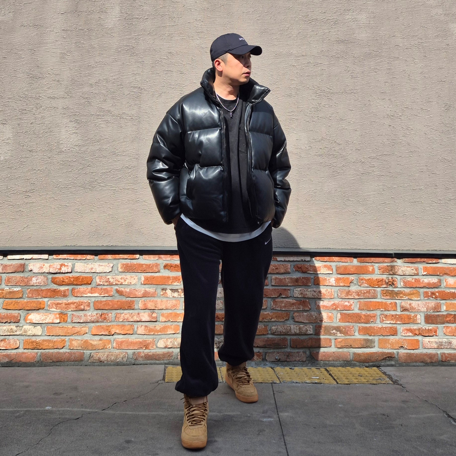 Nike Air Force 1 High '07 LV8 WB Flax, Nike Heritage 86 Just Do It Cap Black 착용 스타일 - 3