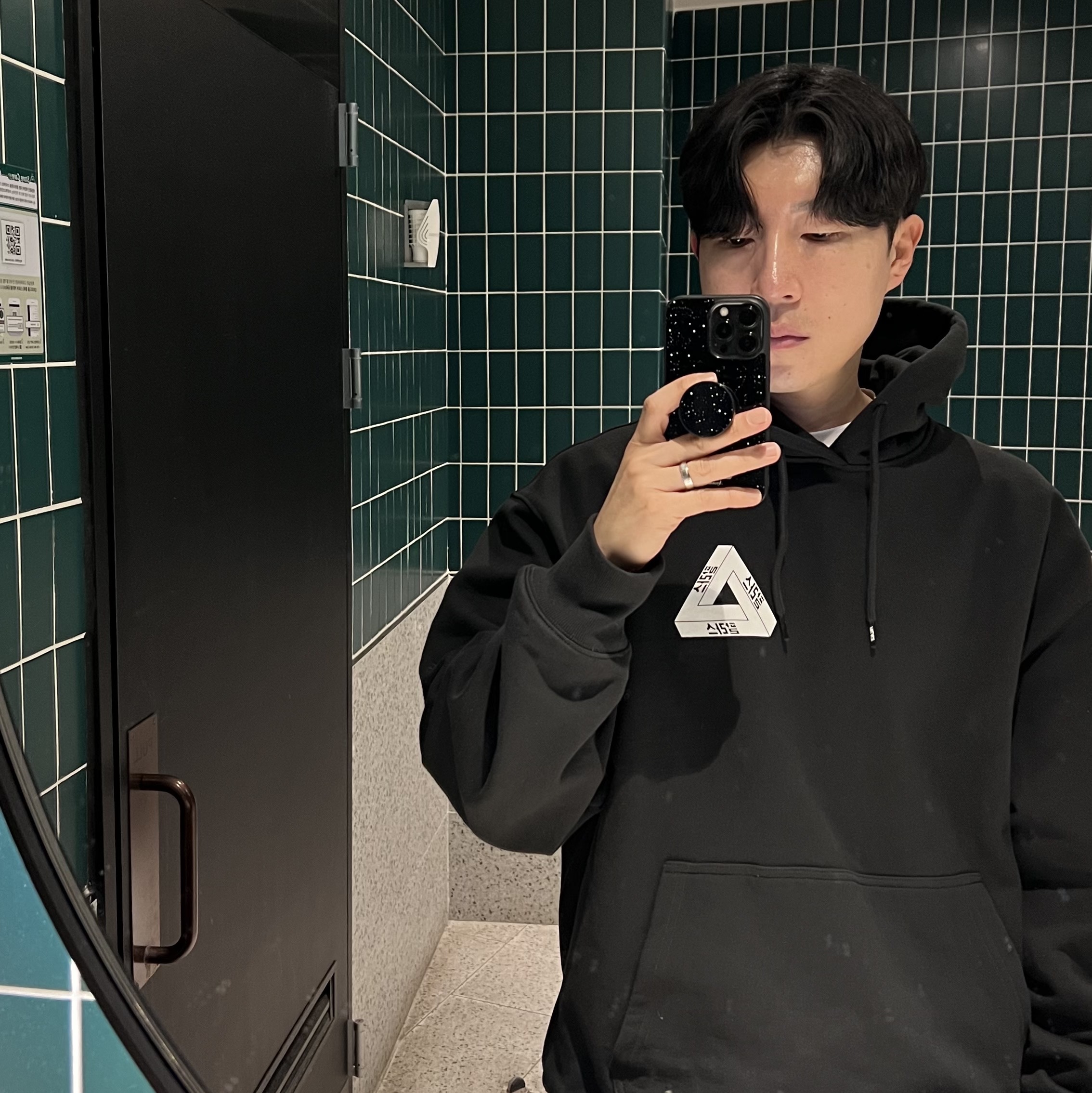 Palace Seoul 2 Seoul Hoodie Black - 25SS 착용 스타일