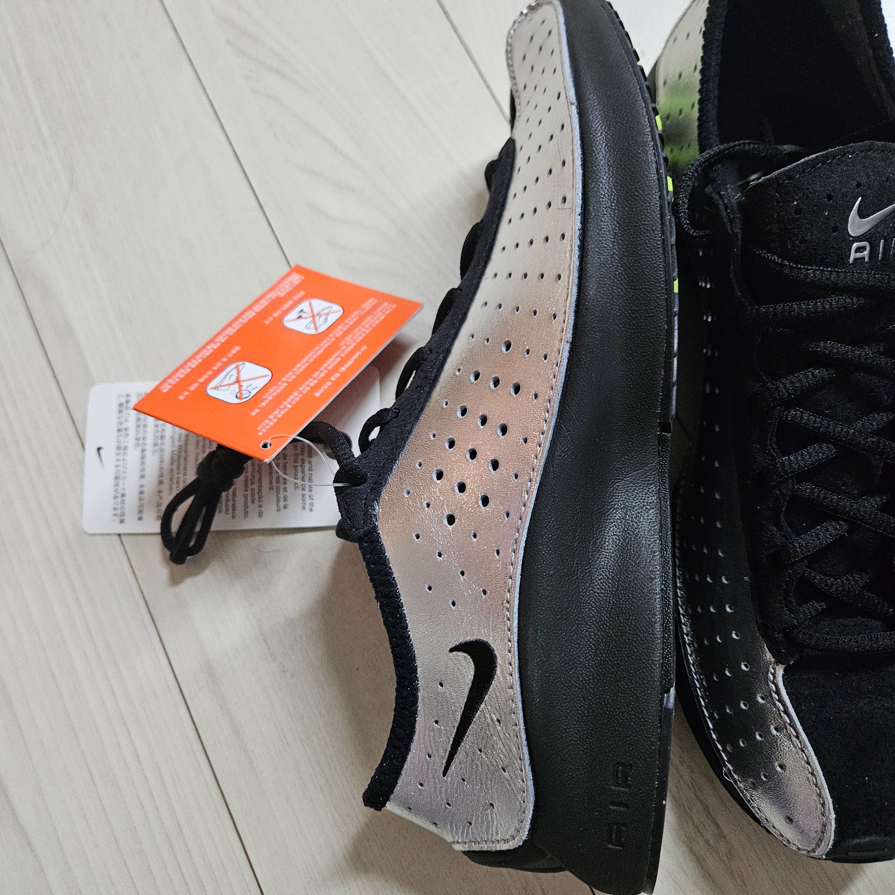(W) Nike Air Superfly Metallic Silver and Black, (Kids) Stone Island 61640 Cotton Fleece Hooded Sweatshirt Onion Rose - 21SS 착용 스타일 - 2