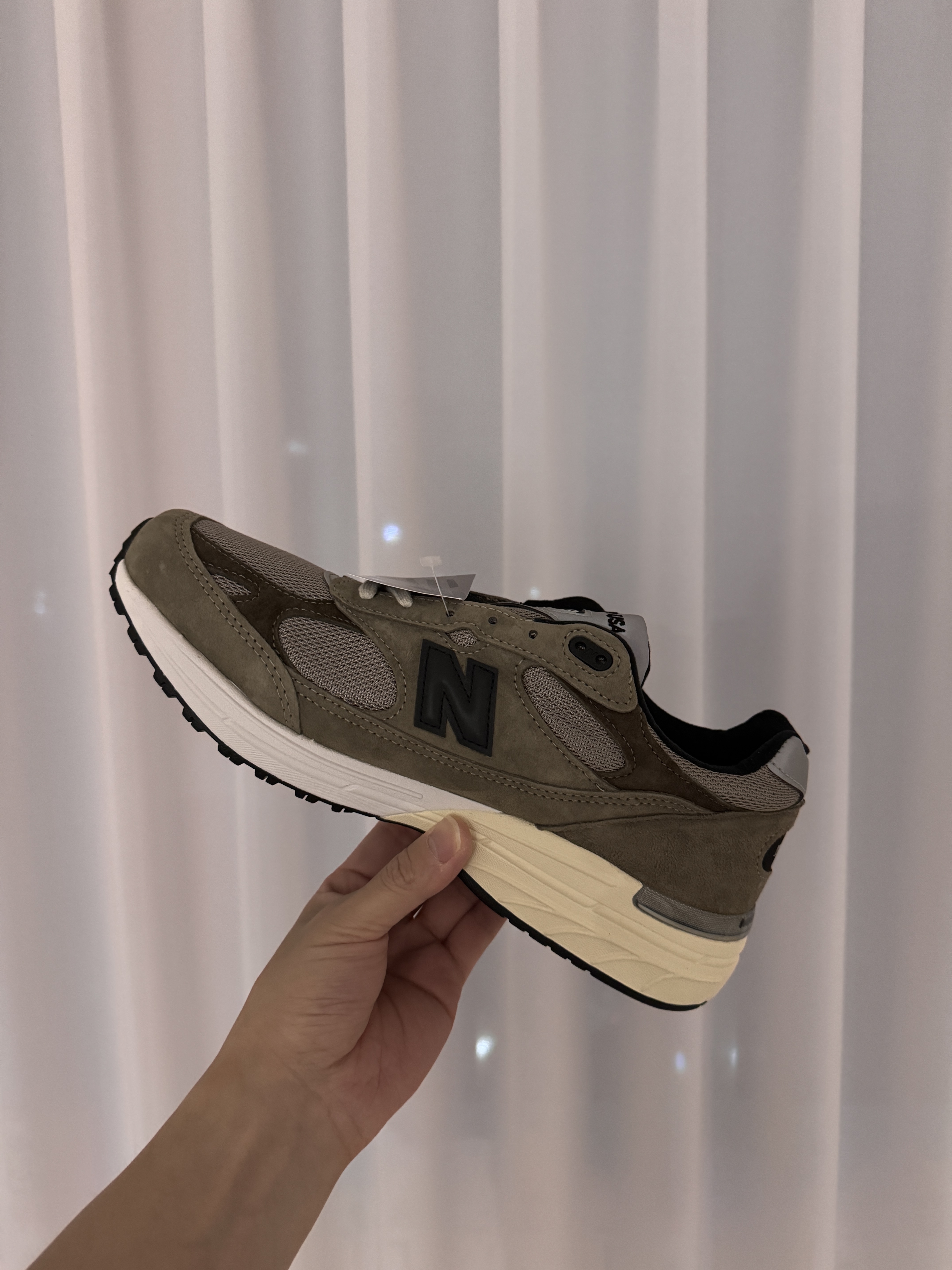 New Balance x JJJJound 993 Made in USA Mushroom White 착용 스타일 - 2