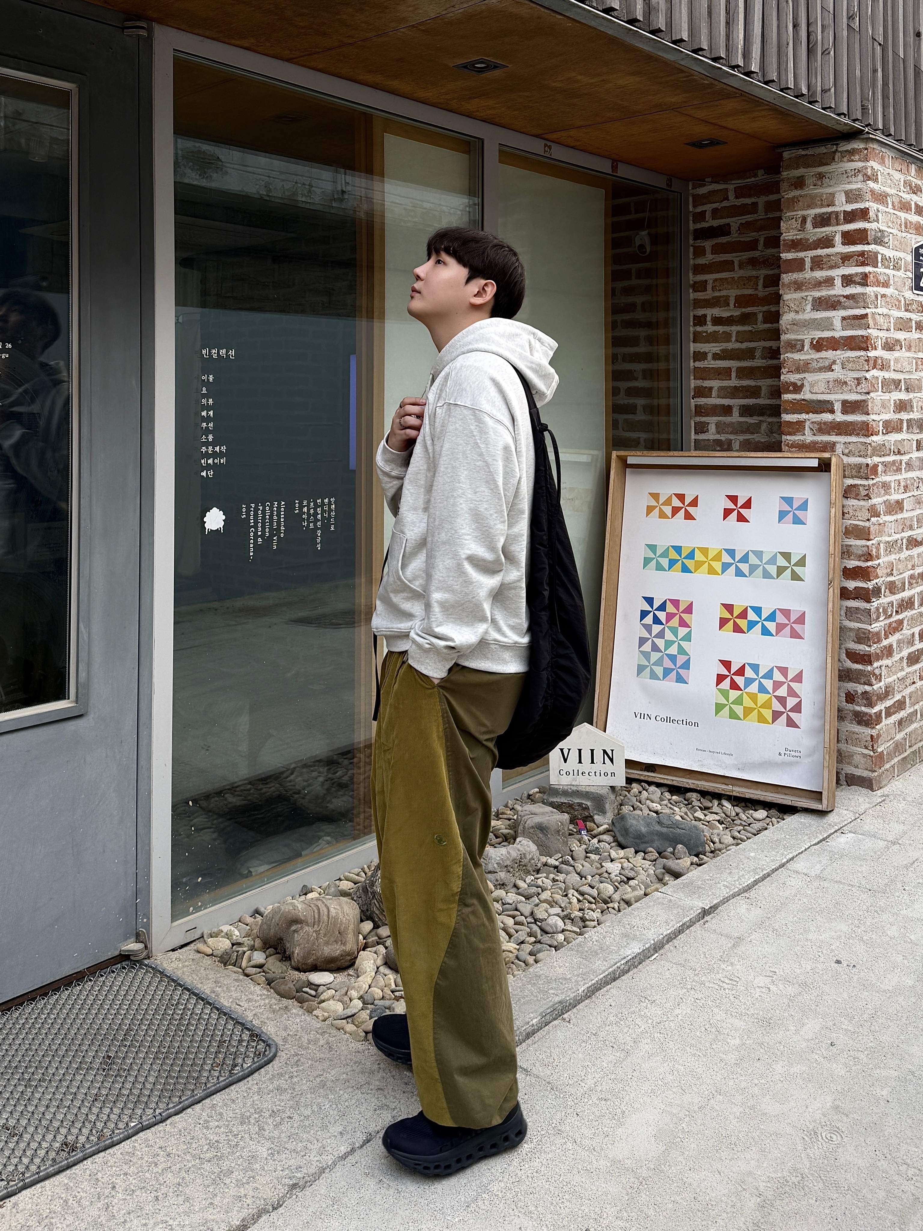 온 러닝 클라우드몬스터 올 블랙, 산산기어 코듀로이 팬츠 올리브 - 22FW 착용 스타일 - 2