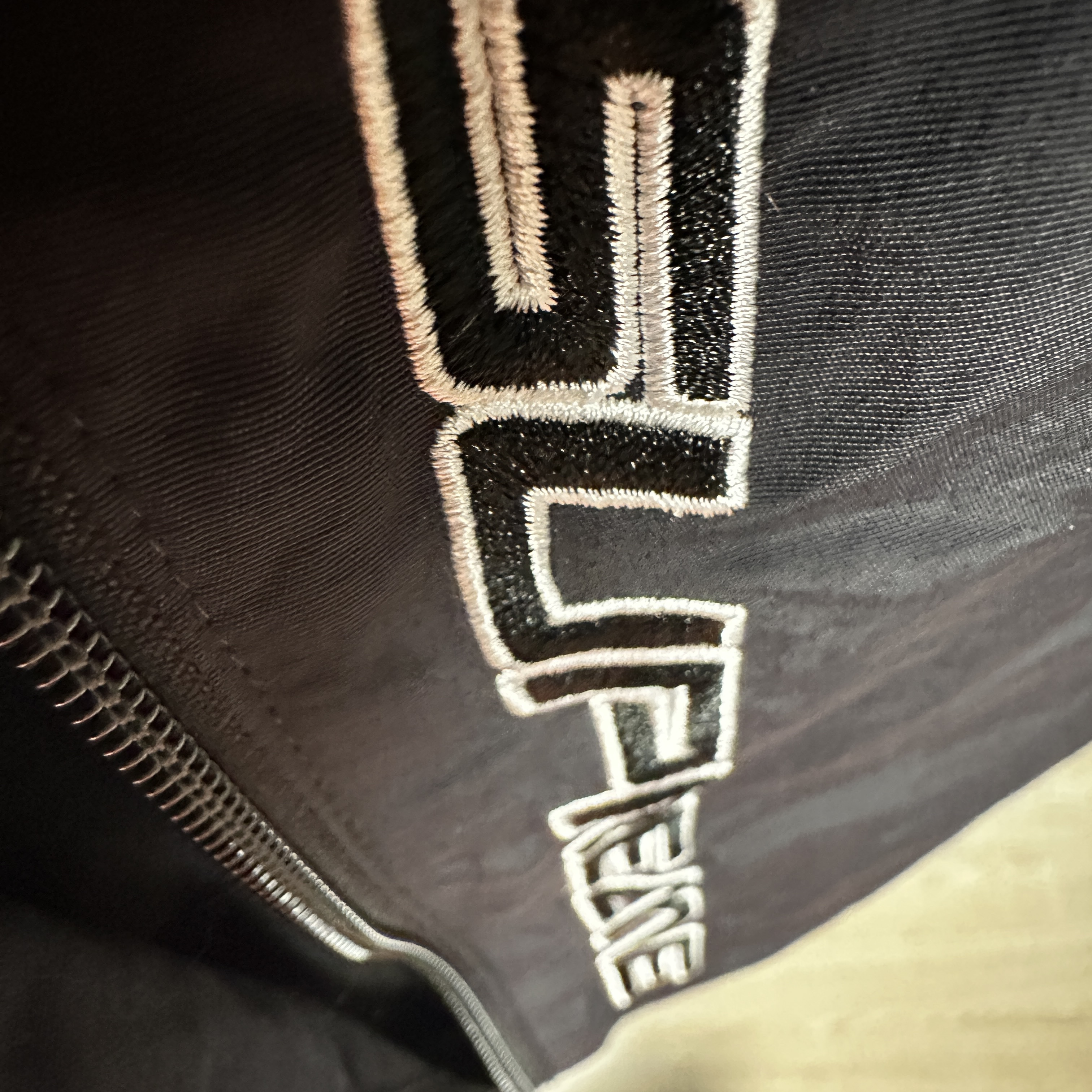 Supreme Contrast Zip Track Jacket Black - 25SS 착용 스타일 - 3