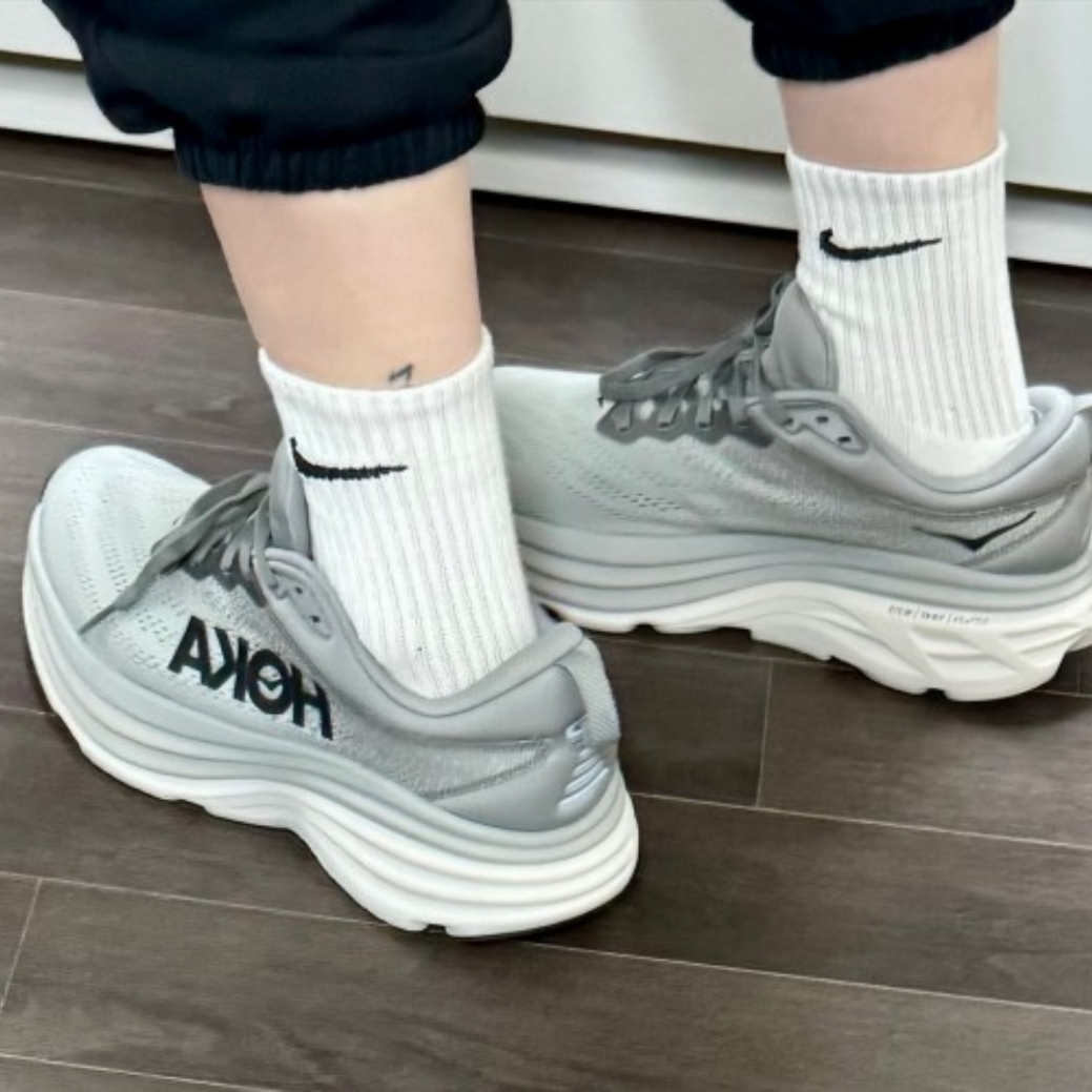 Hoka Bondi 8 Shark Grey - Wide 착용 스타일 - 2