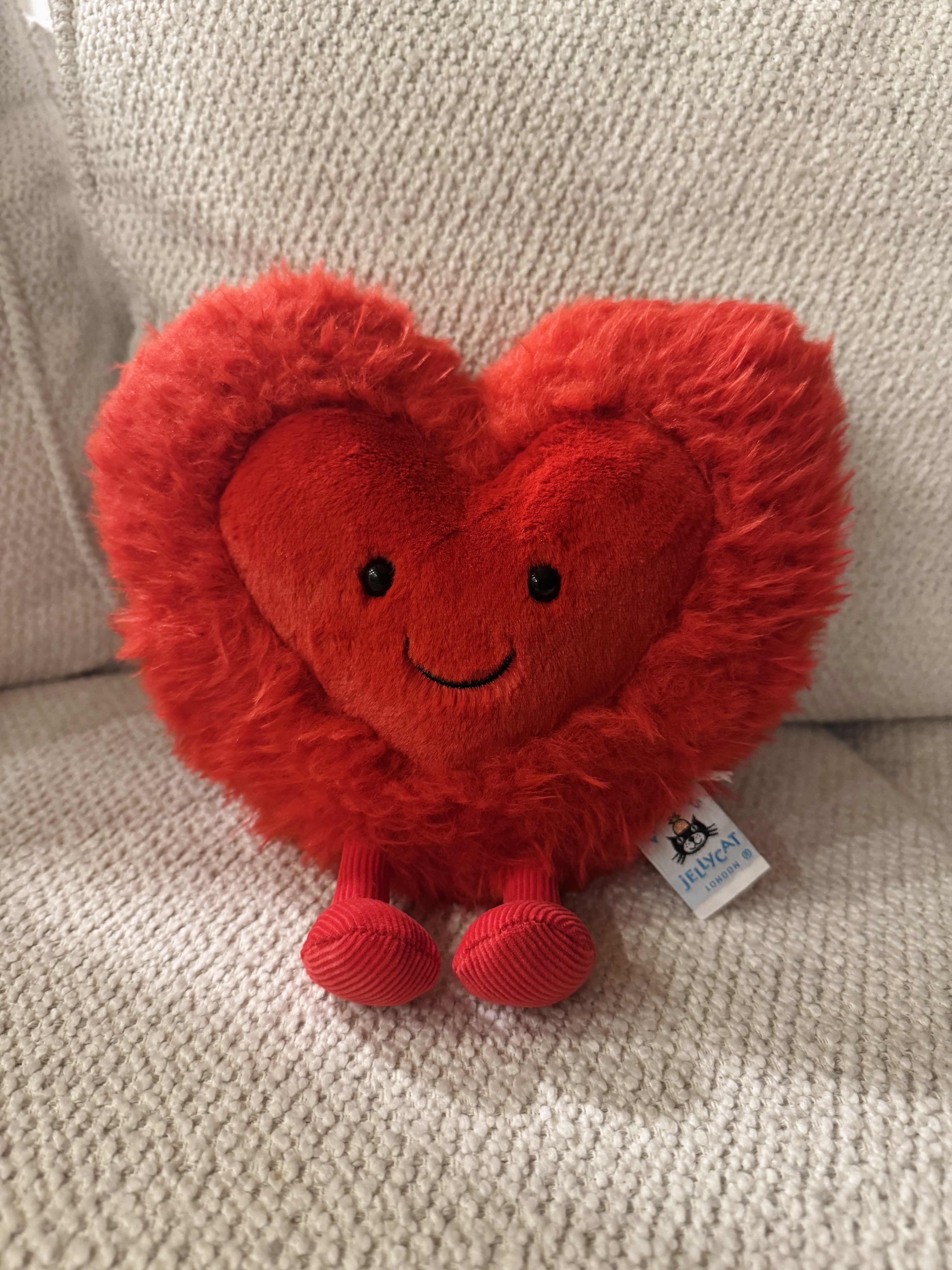Jellycat Amuseables Beatie Heart Large Red 착용 스타일