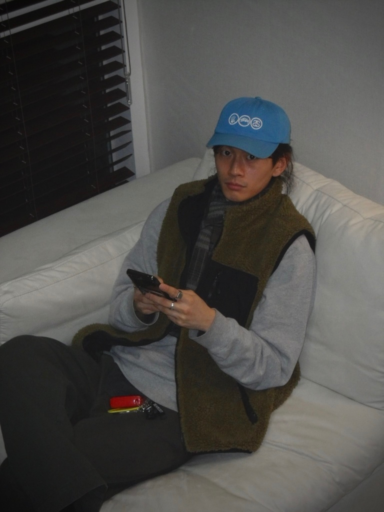 Stussy Sherpa Reversible Vest Olive, Supreme Floating Keychain Red - 23FW 착용 스타일