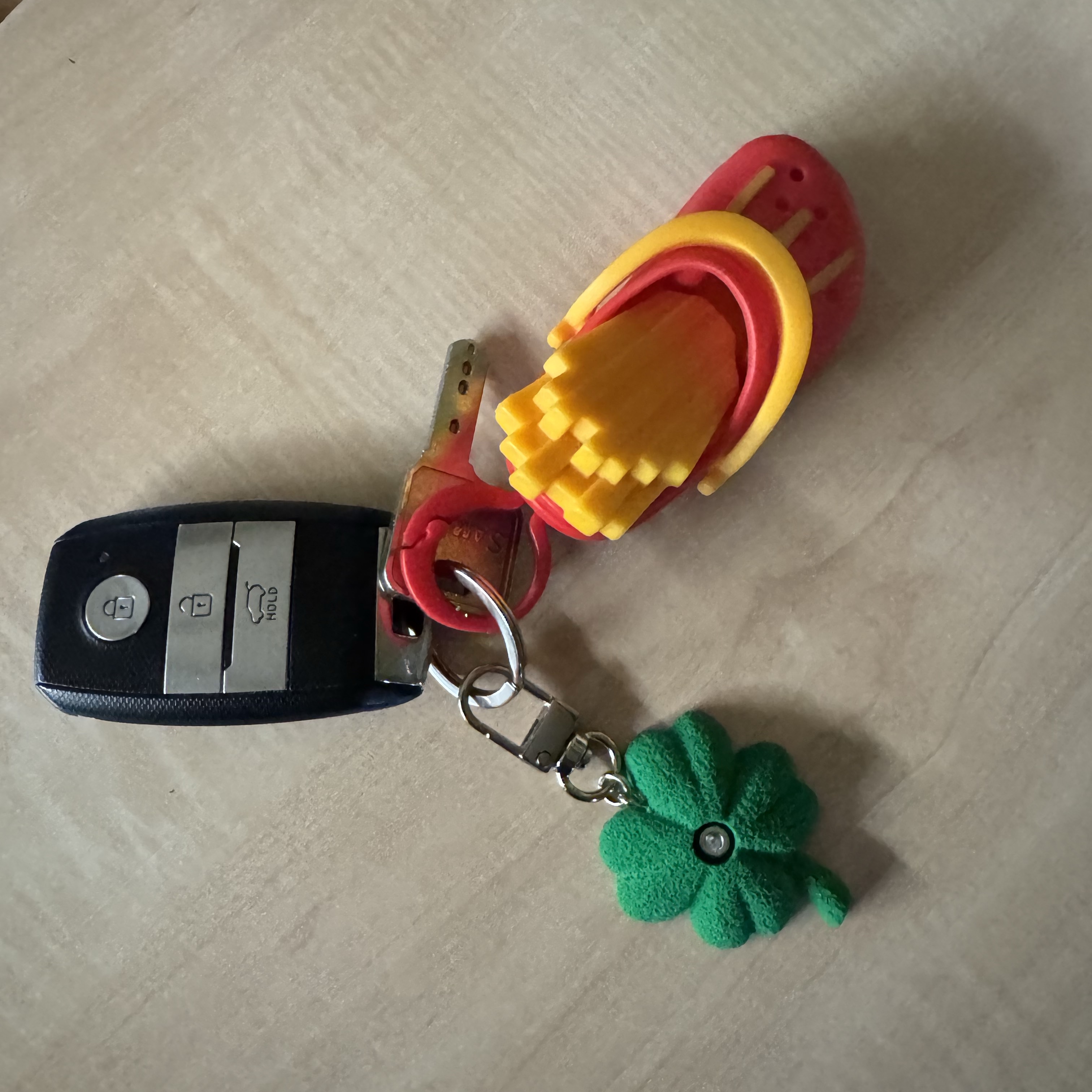 ALLTAGLICH Handmade Climbing Four Leaf Clover Hold Keyring ForestGreen 착용 스타일