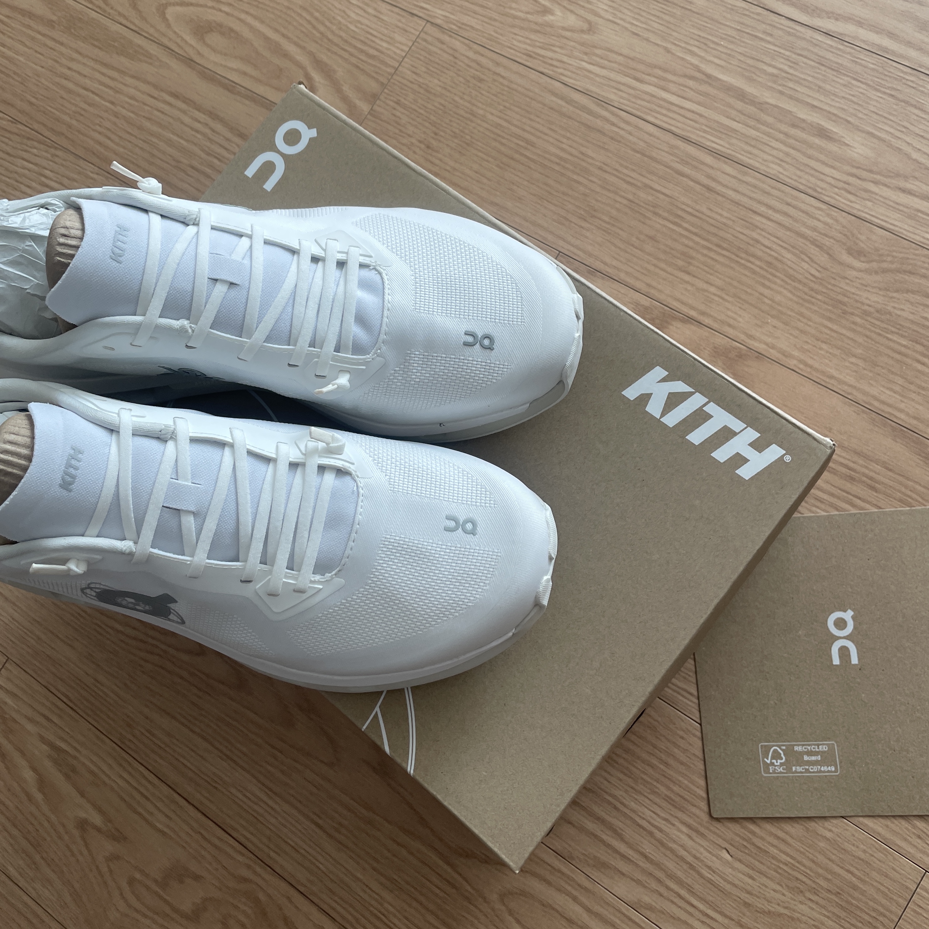 On Running x Kith Cloudzone White Ice 착용 스타일 - 2