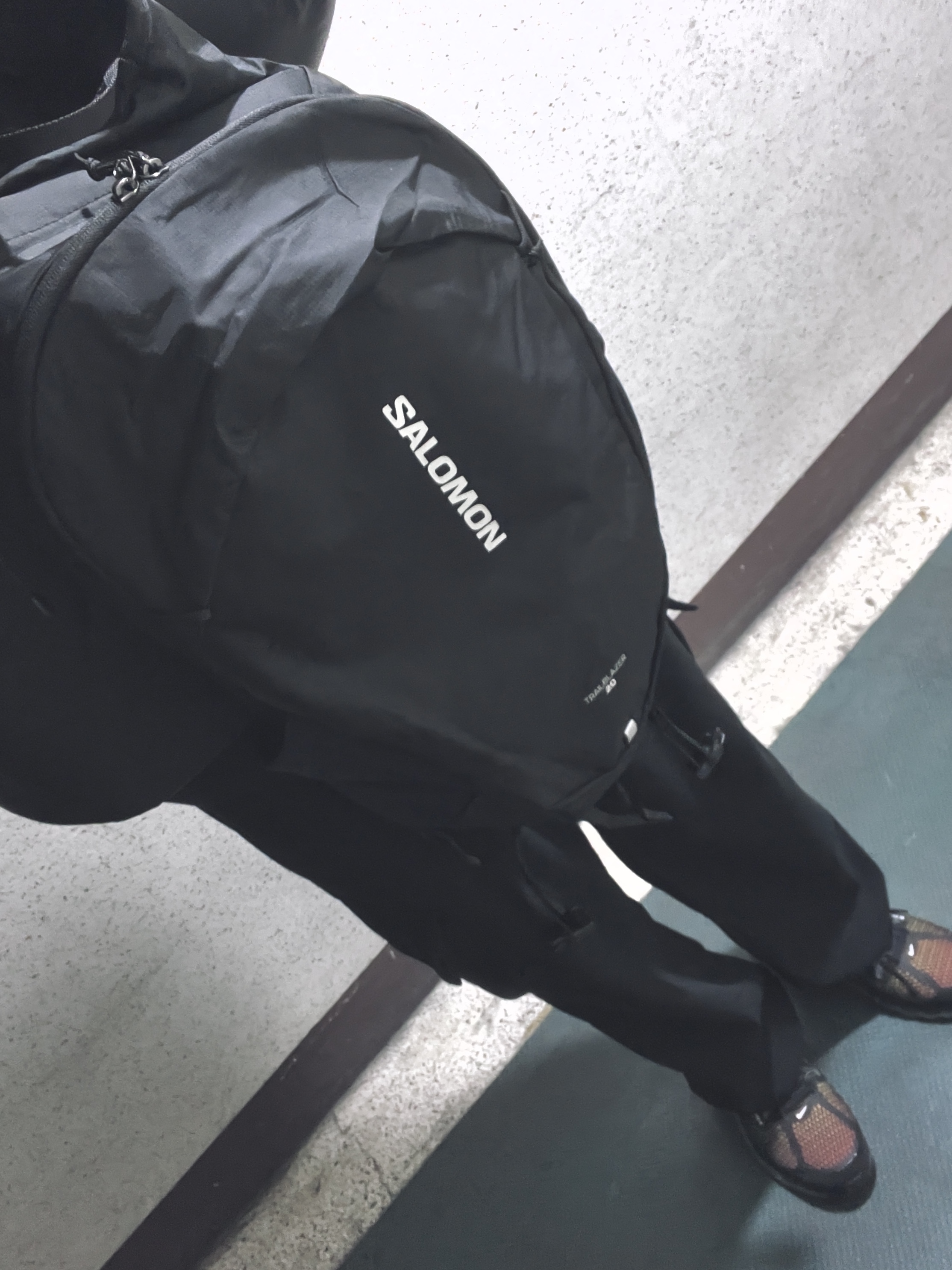 Salomon Trailblazer 20 Black 착용 스타일 - 5