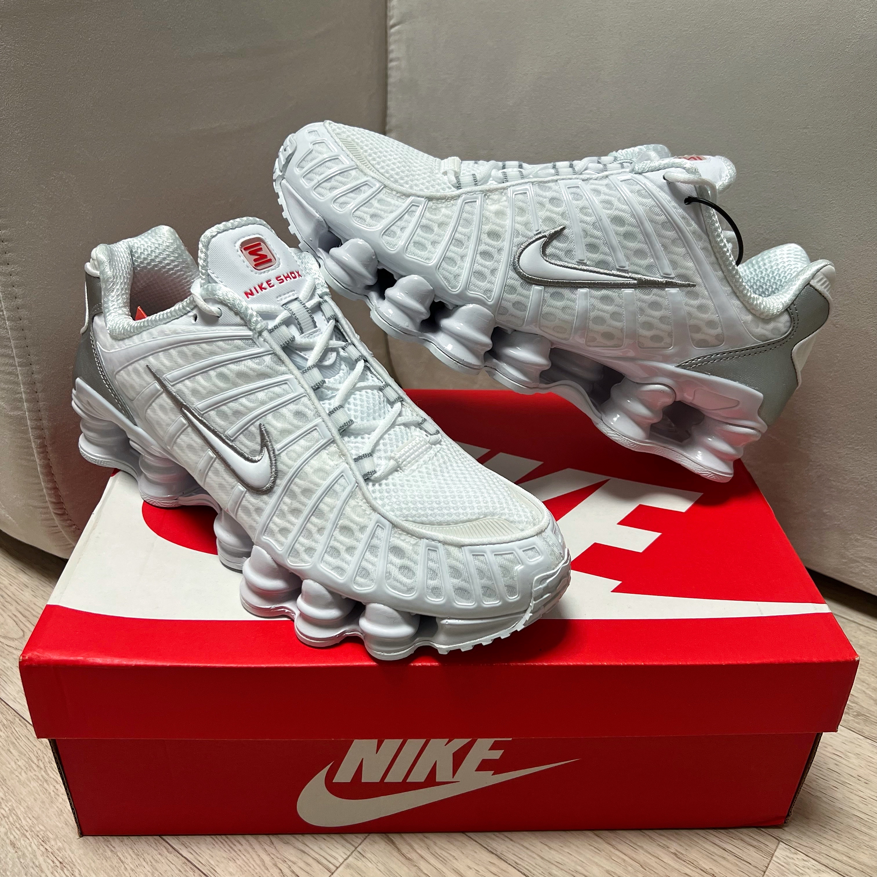 (W) Nike Shox TL White and Max Orange 착용 스타일