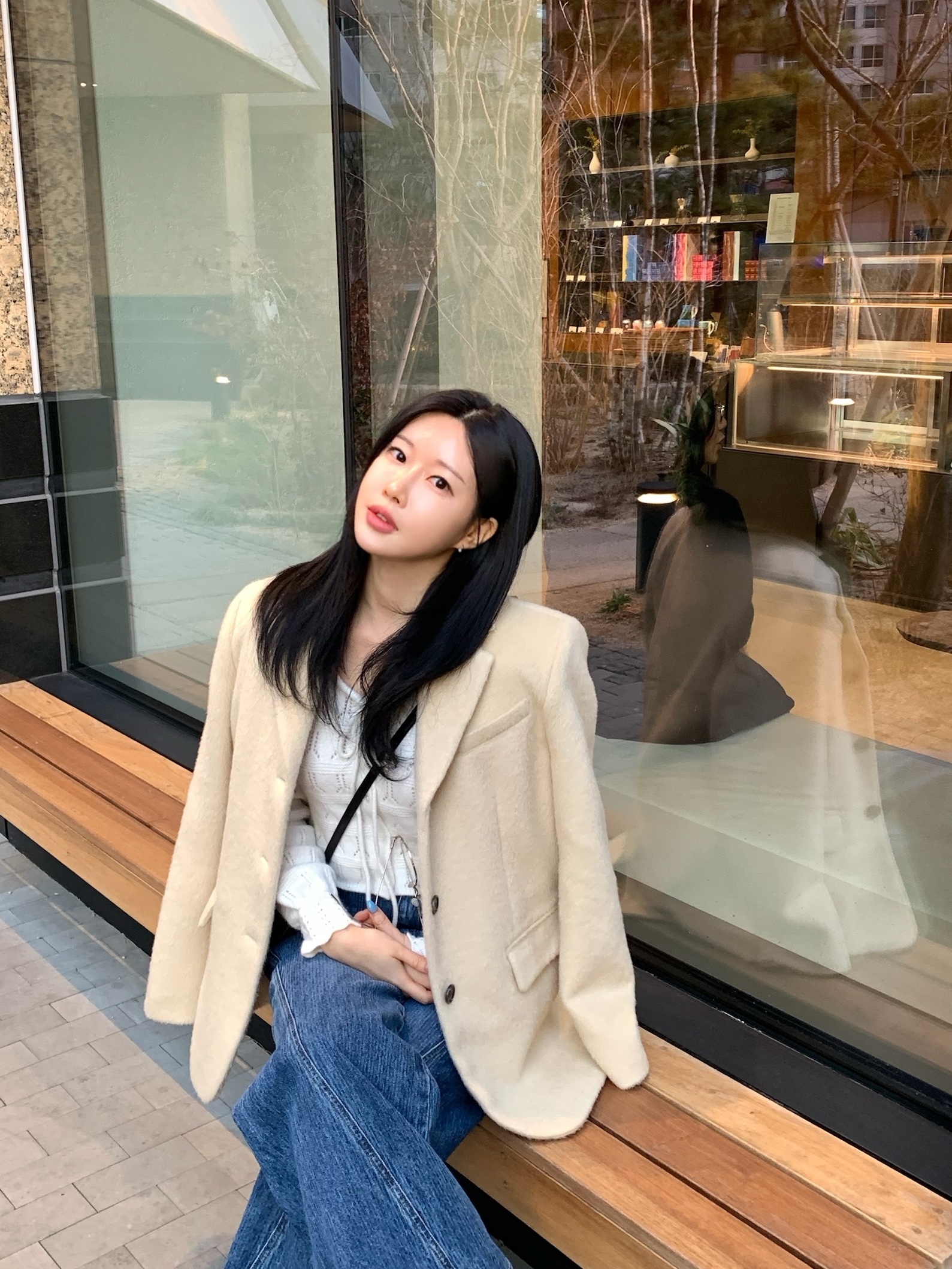 Celine Mini Besace Clea in Shiny Calfskin Black 착용 스타일