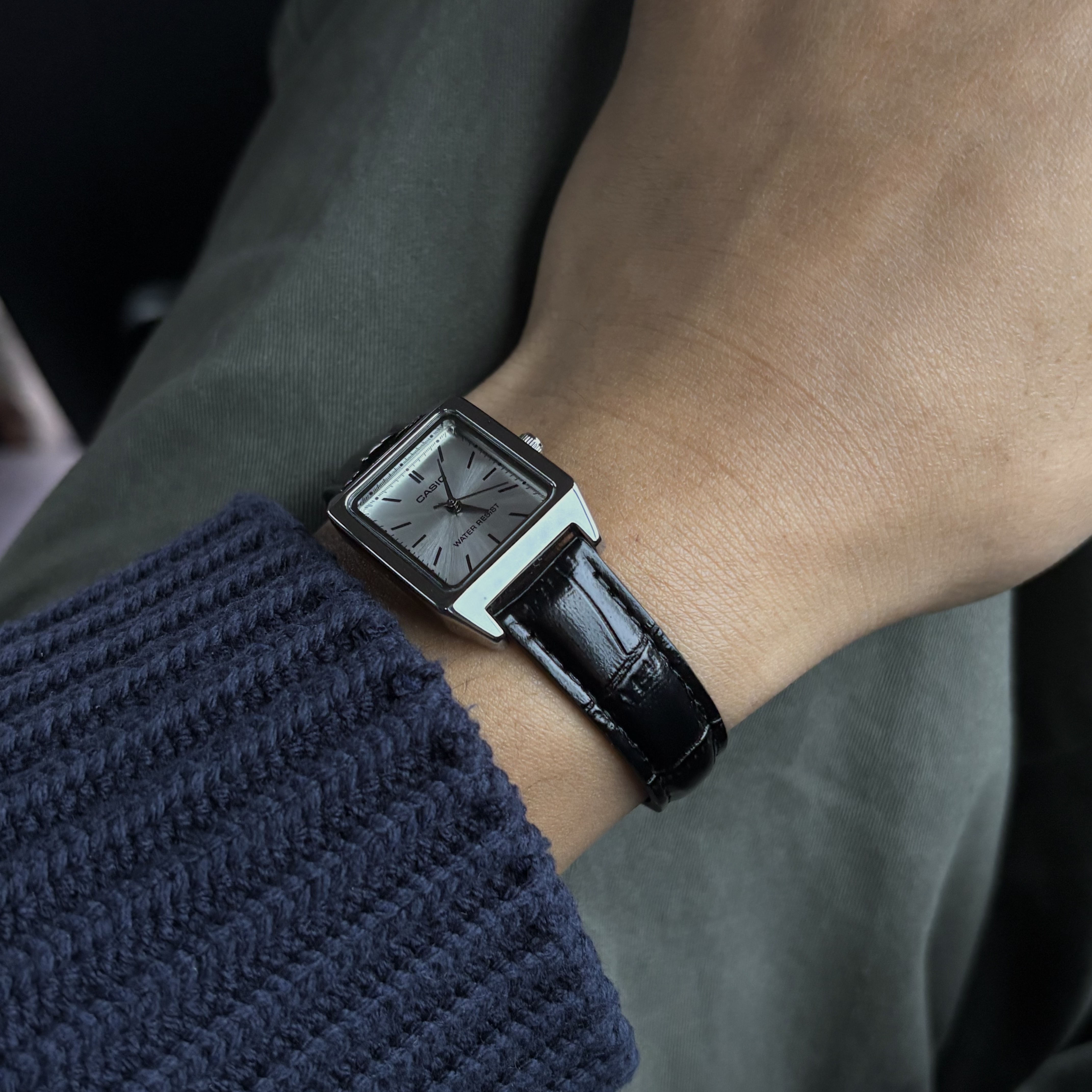 Casio LTP-V007L-7E1 착용 스타일