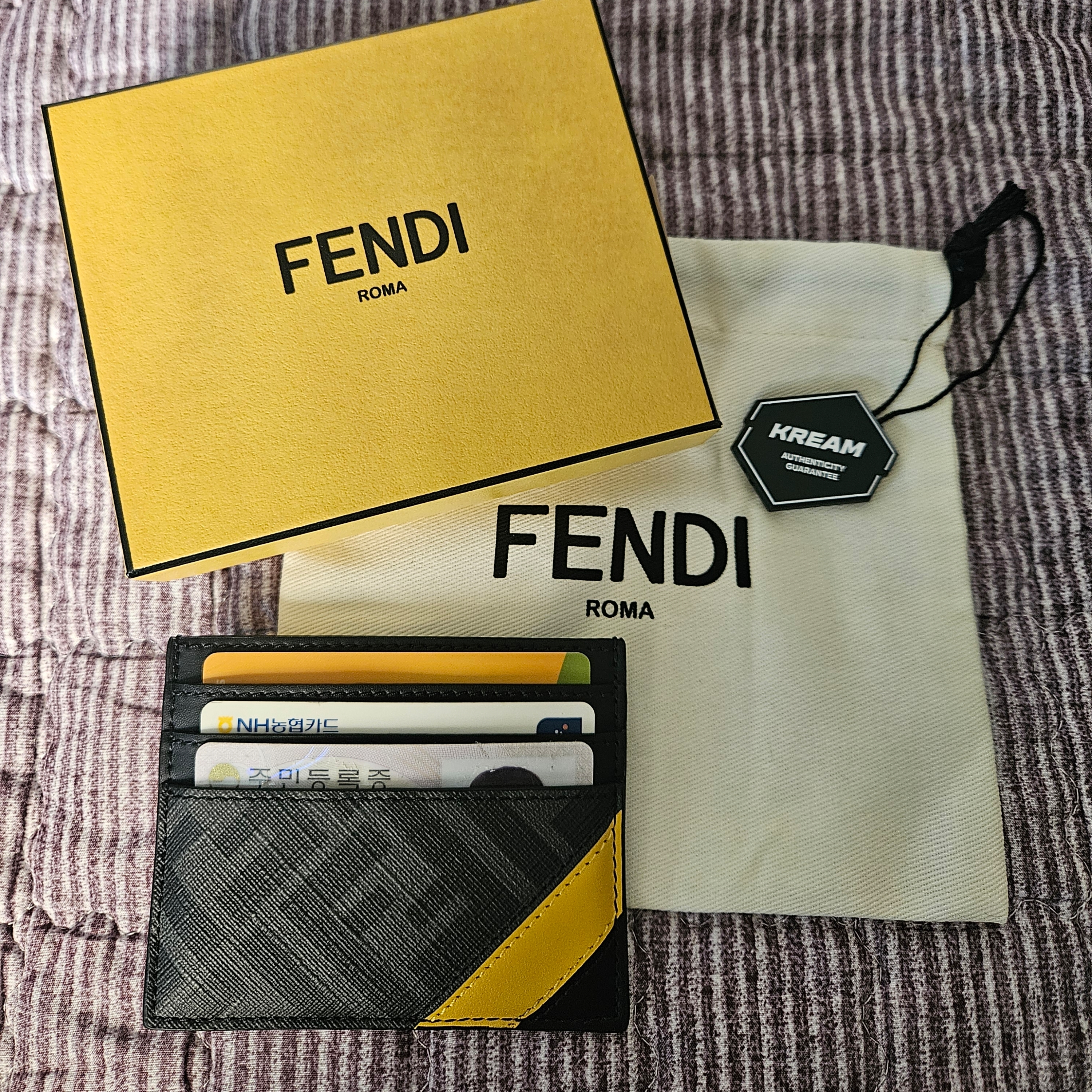 Fendi FF Motif Fabric Card Holder Gray 착용 스타일