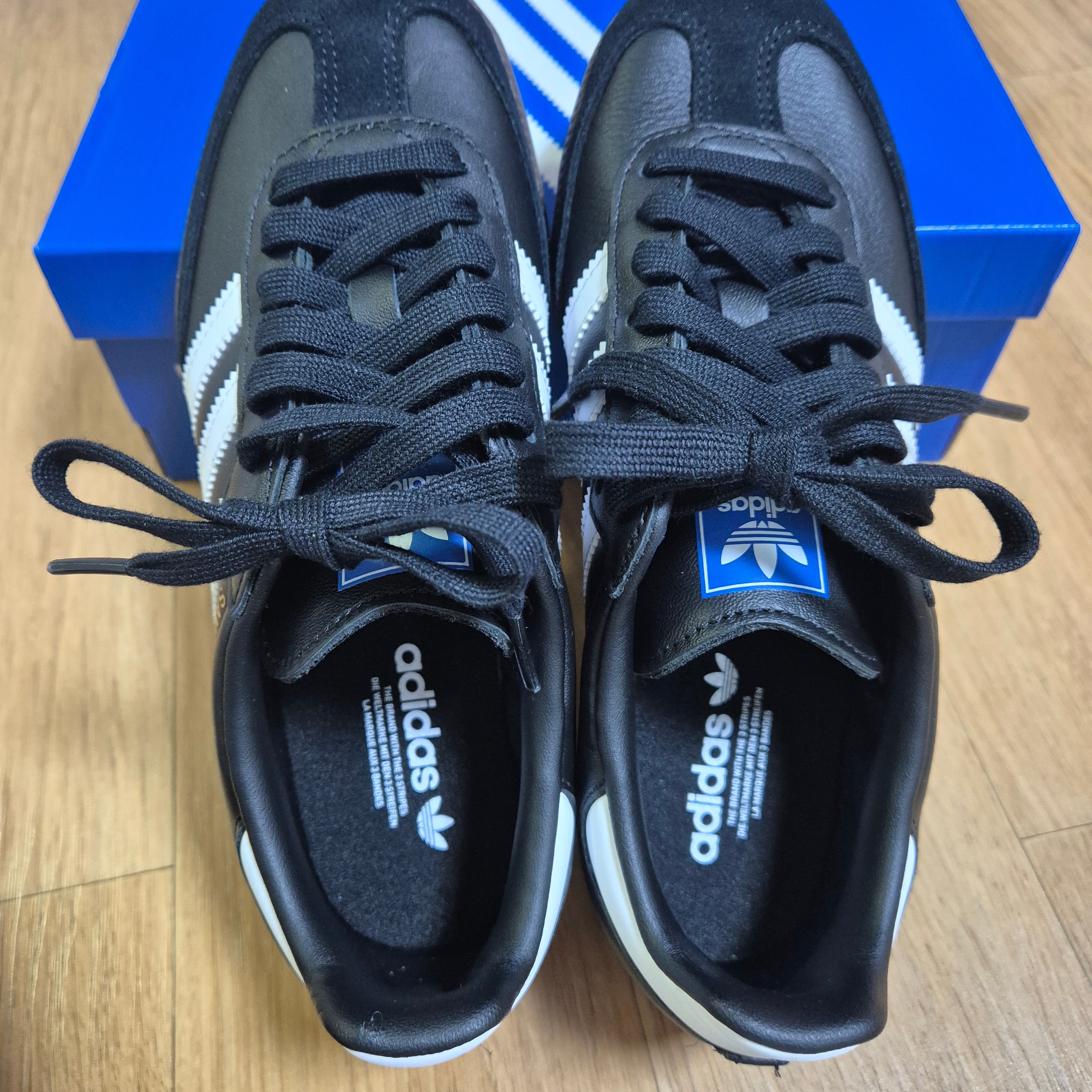 Adidas Samba OG Black White Gum 착용 스타일