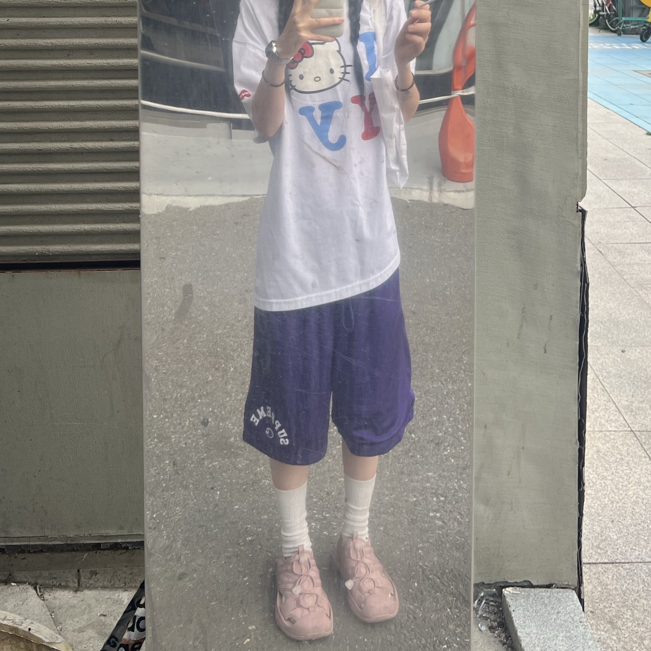 Open Yy x Hello Kitty T-Shirt White, (W) Adidas Adiracer Lo Core Black Silver Metallic 착용 스타일 - 2