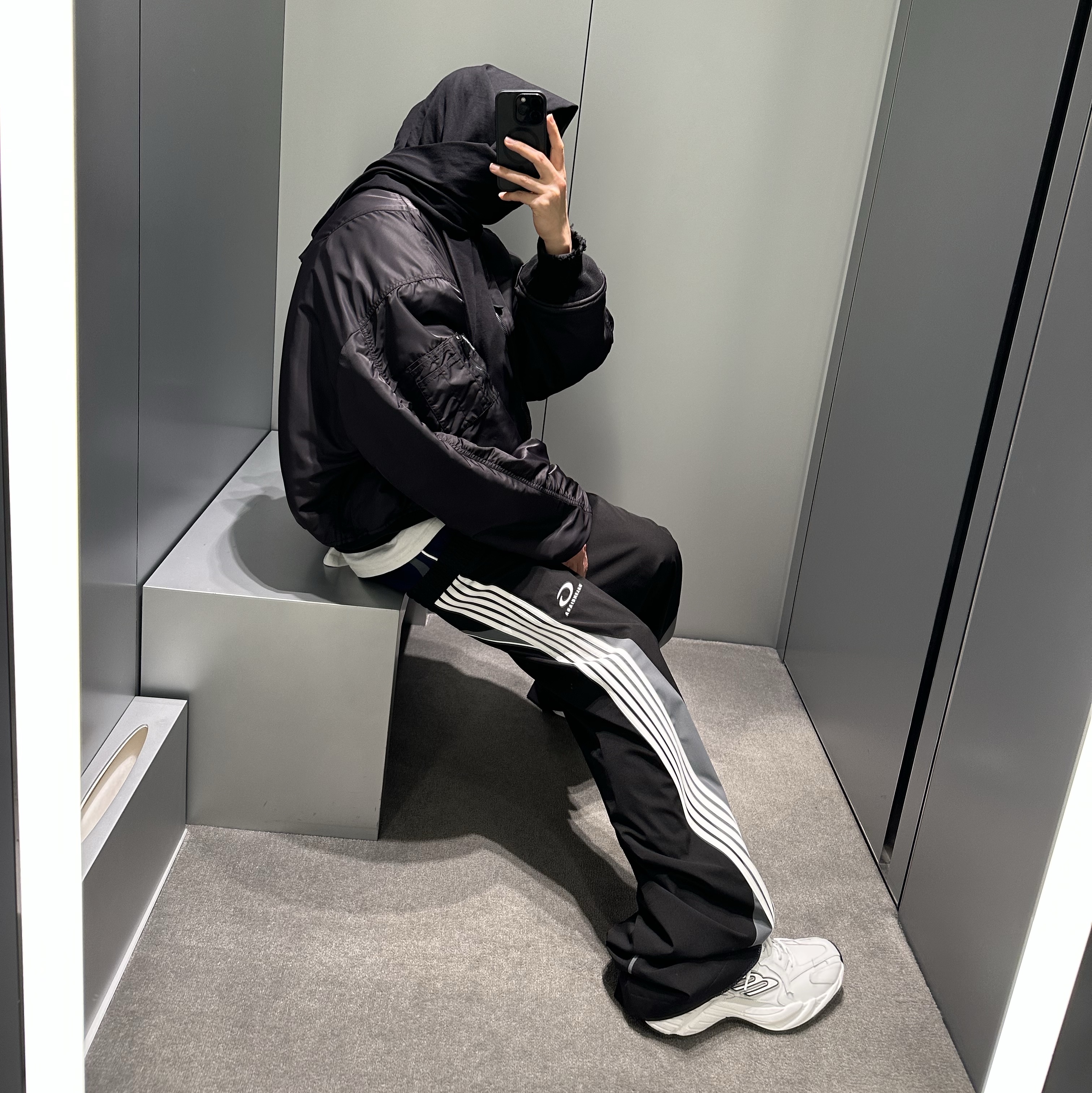 Balenciaga Monday Shoe White Black Grey, Balenciaga Cut Up Tracksuit Pants Black 착용 스타일