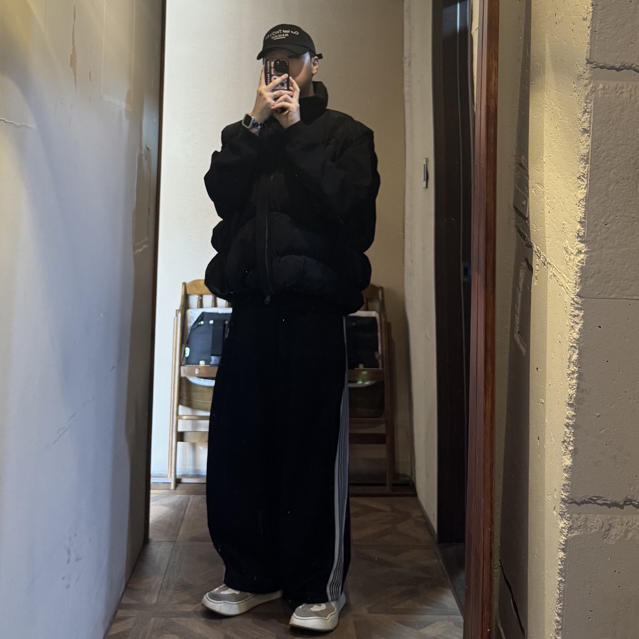 Ader Error Aren Down Vest Noir, Needles x LHP H.D. Track Pants Poly Smooth Black White 착용 스타일
