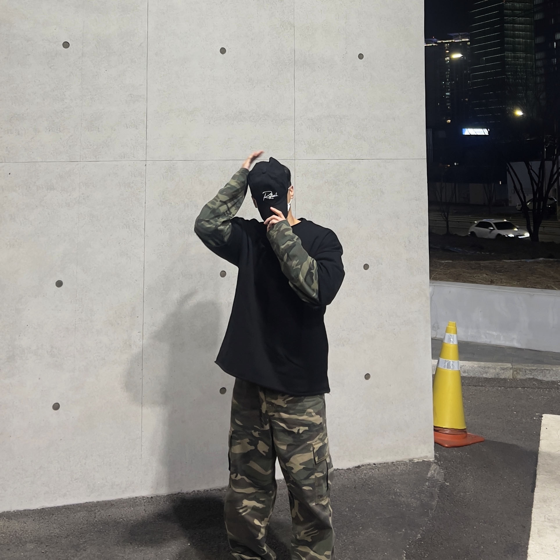 Oakley Factory Team x Brain Dead Suede Flesh Java, Oakley Factory Team x Brain Dead Orbital Flesh Black glitter 착용 스타일 - 6