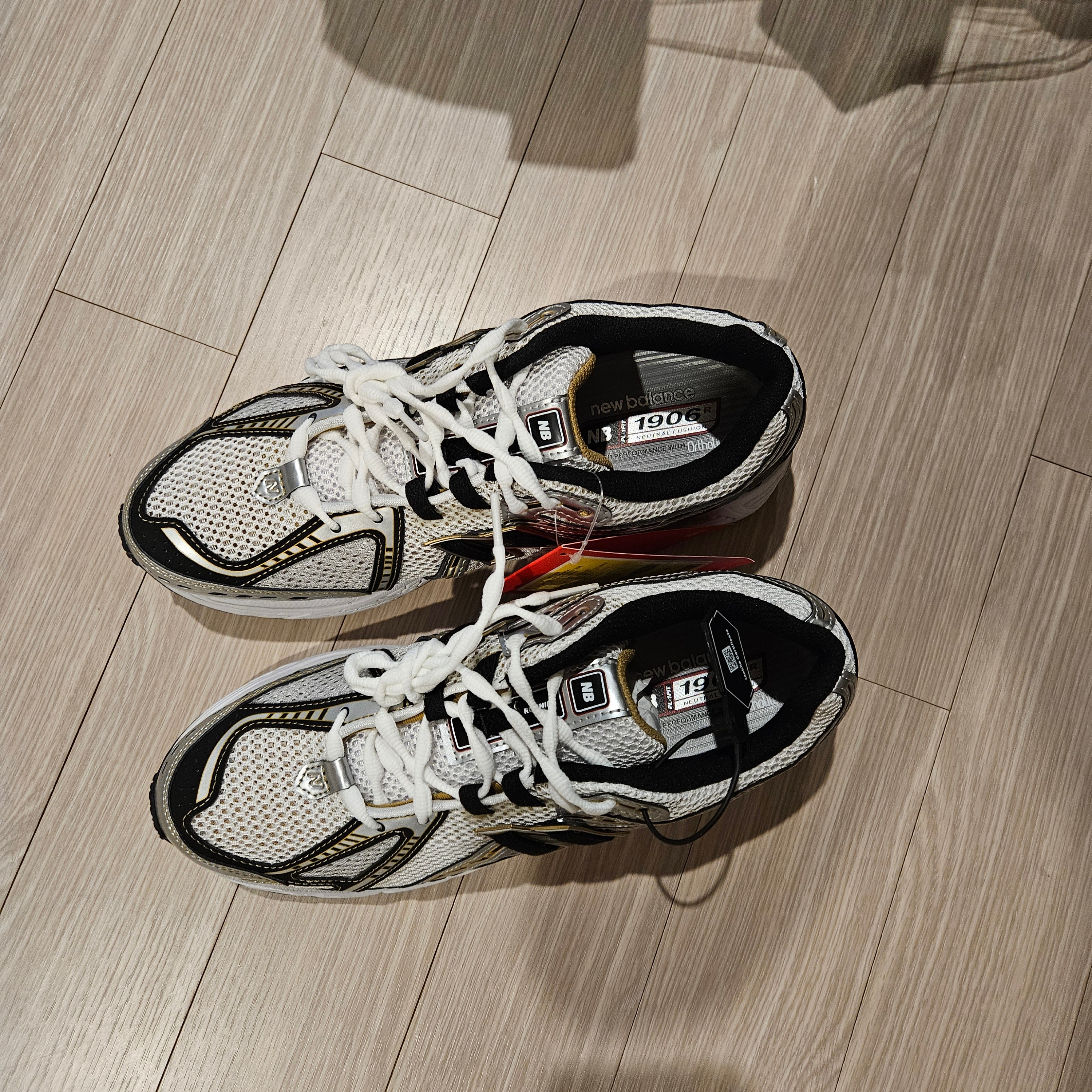 New Balance 1906R White Gold 착용 스타일 - 4