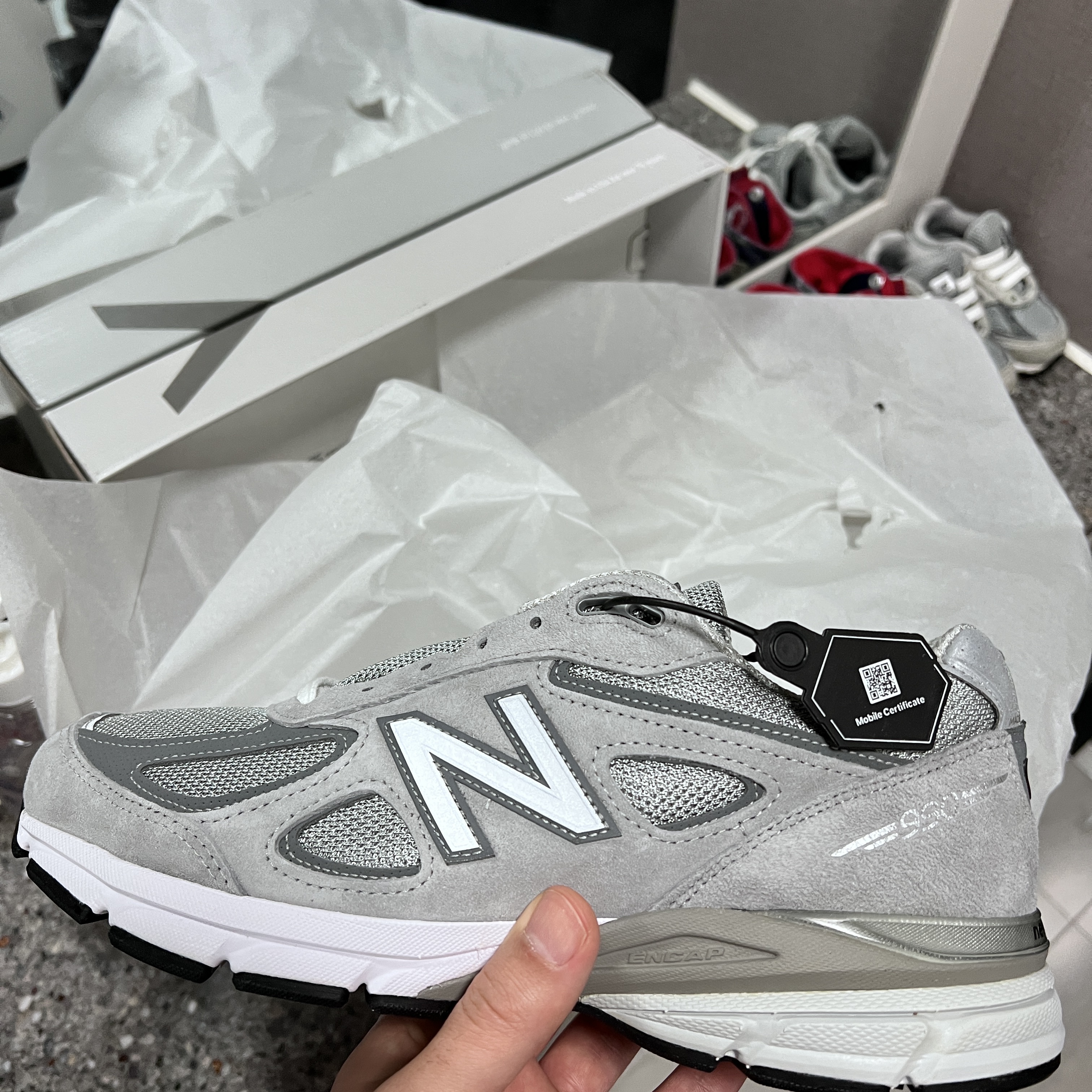 New Balance 990v4 Made in USA Grey Silver 착용 스타일