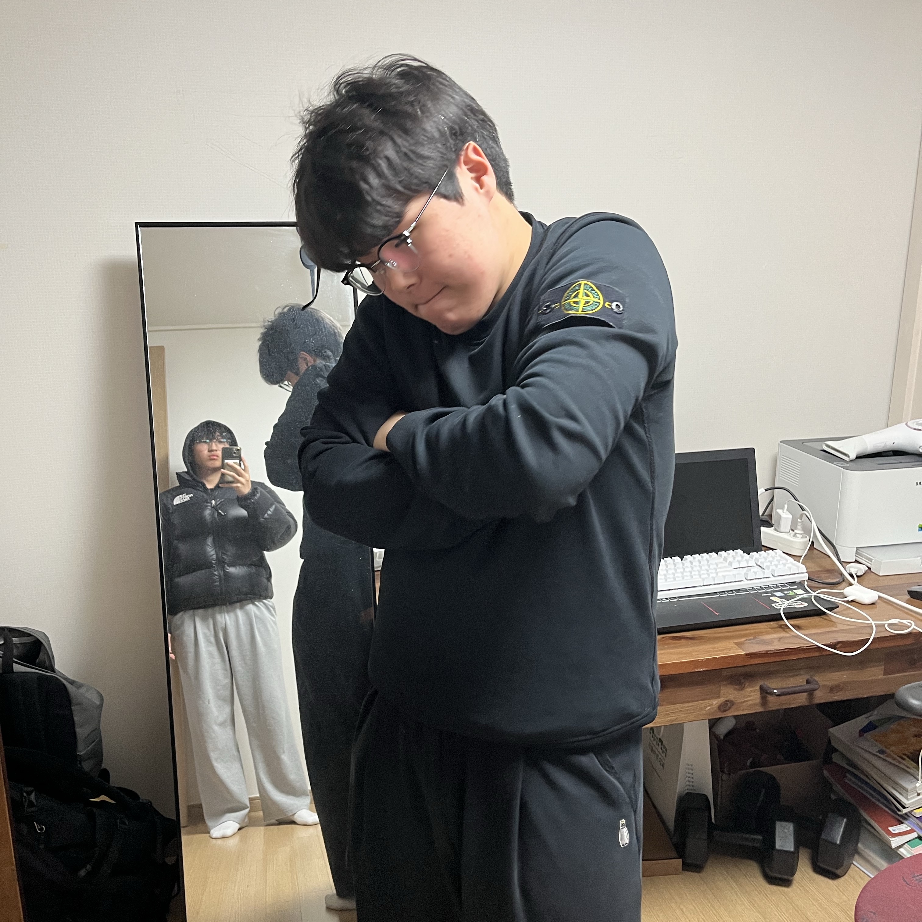 Stone Island 6100044 Organic Cotton Fleece Crewneck Sweatshirt with Ribbed Details Black - 25SS 착용 스타일
