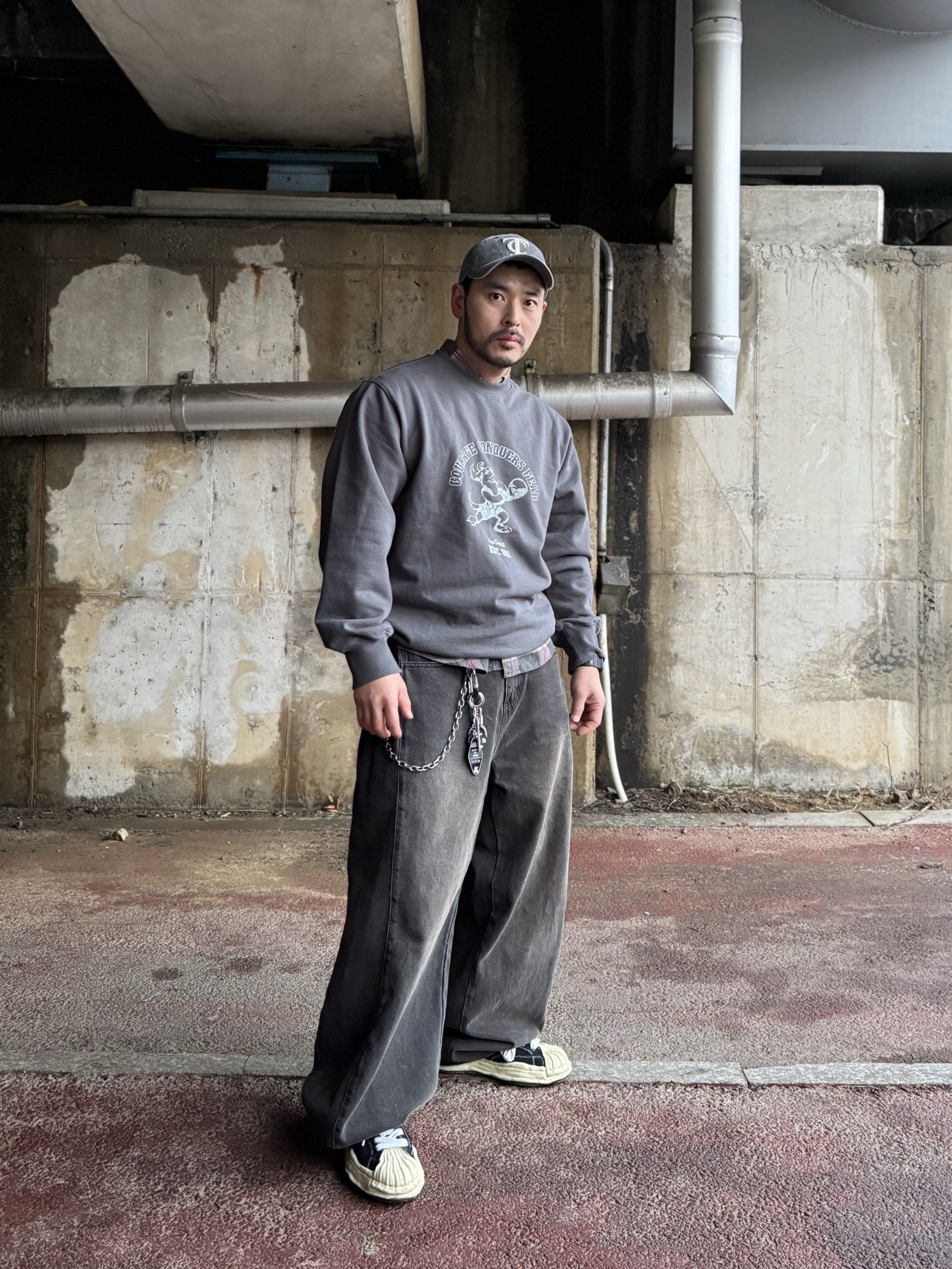 Wildthings Vintage Sweatshirts(WILD DOG) Graphite 착용 스타일 - 2