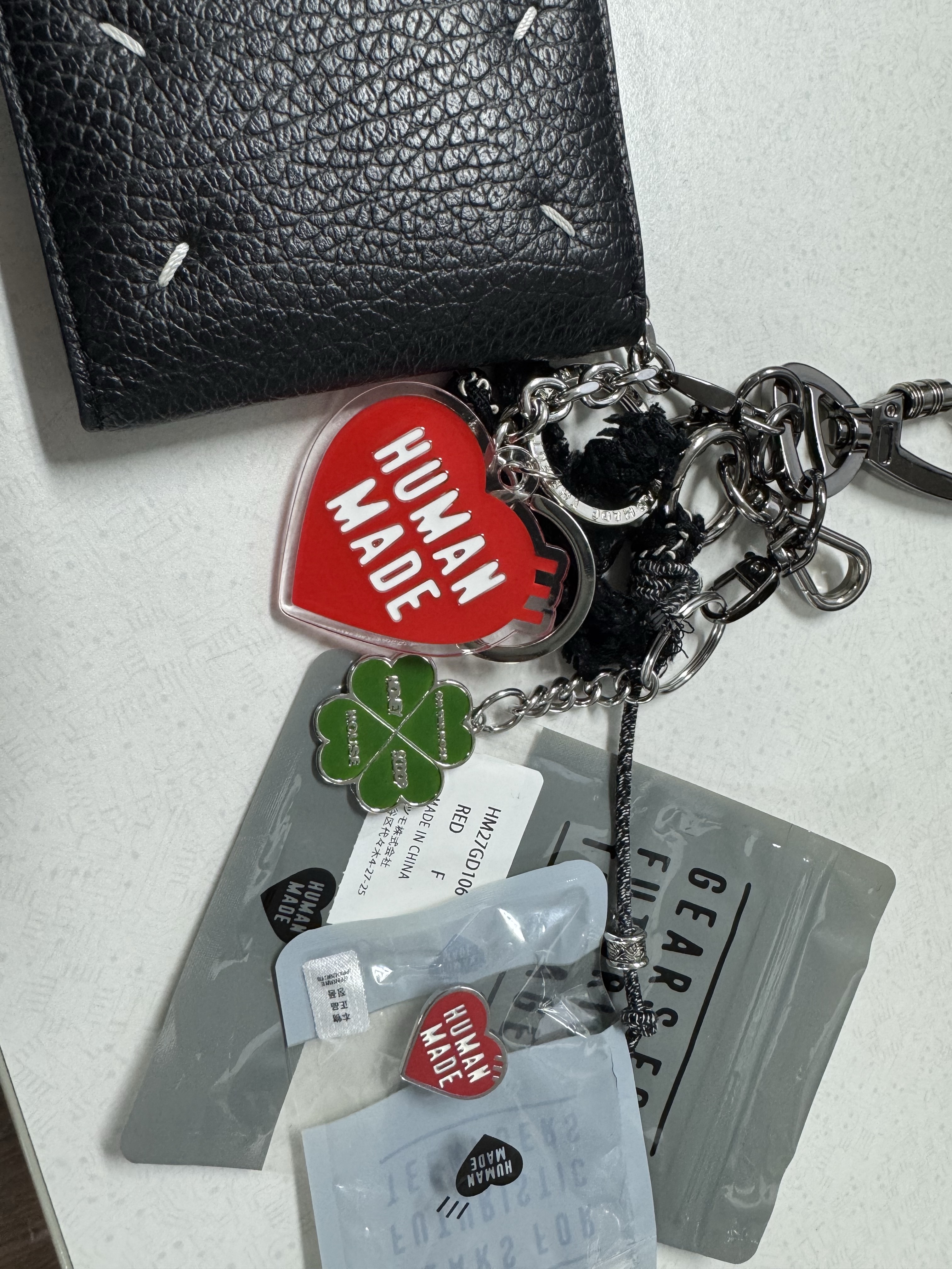 Human Made Heart Keyring Red, Maison Margiela Keyring Wallet Black 착용 스타일 - 2