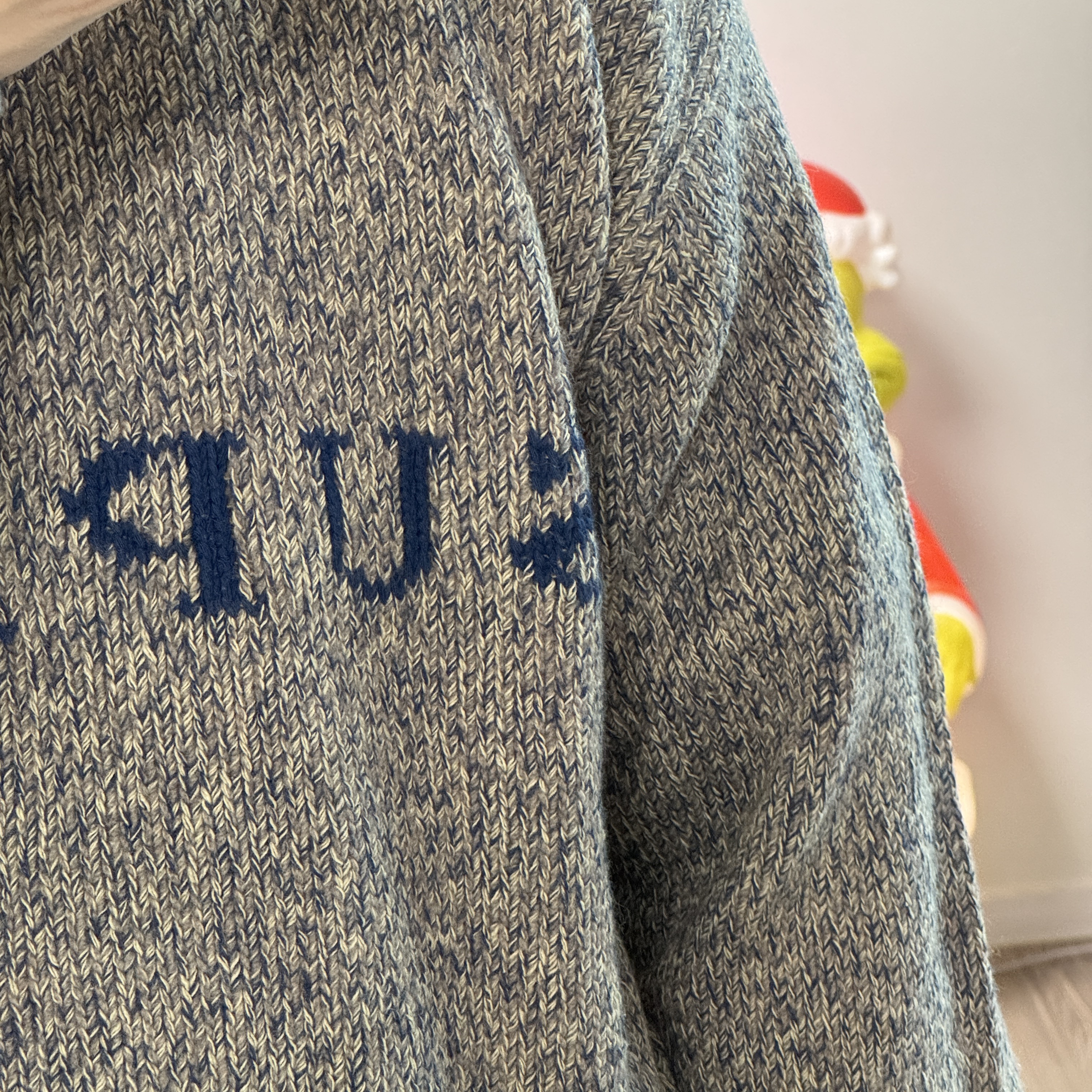 Supreme Contrast Logo Sweater Taupe Melange - 25SS 착용 스타일 - 4