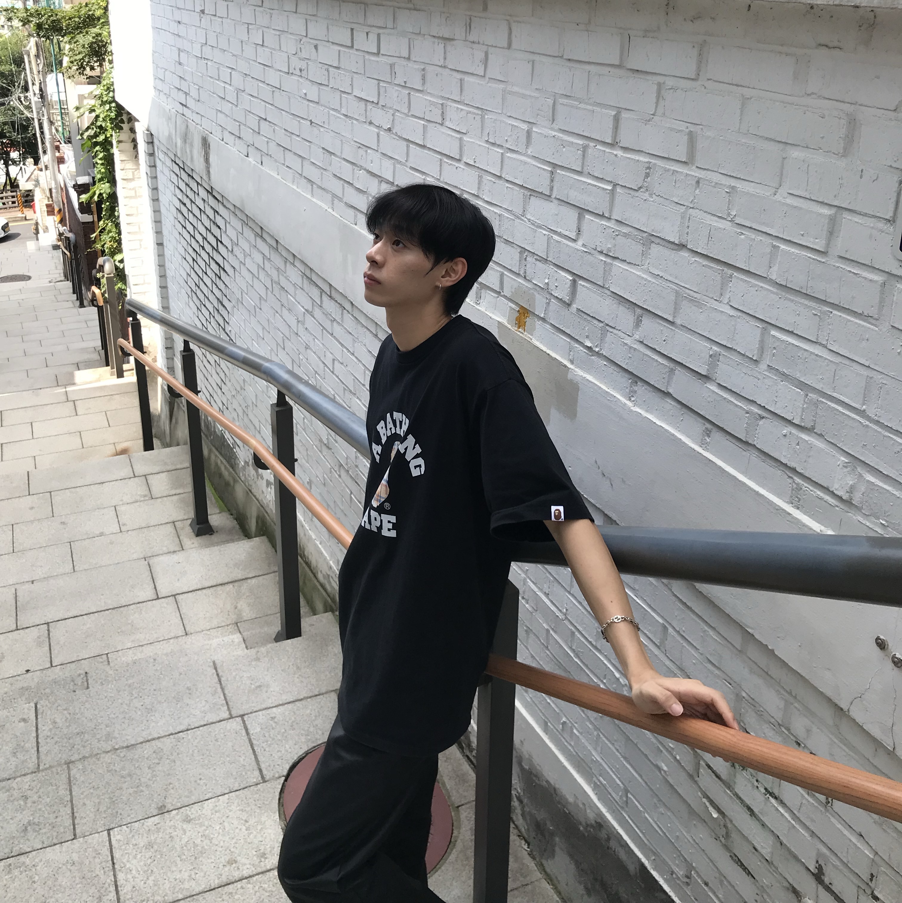 BAPE Bleached BAPE Check College T-Shirt Black, Gucci Interlocking G Bracelet Silver 착용 스타일
