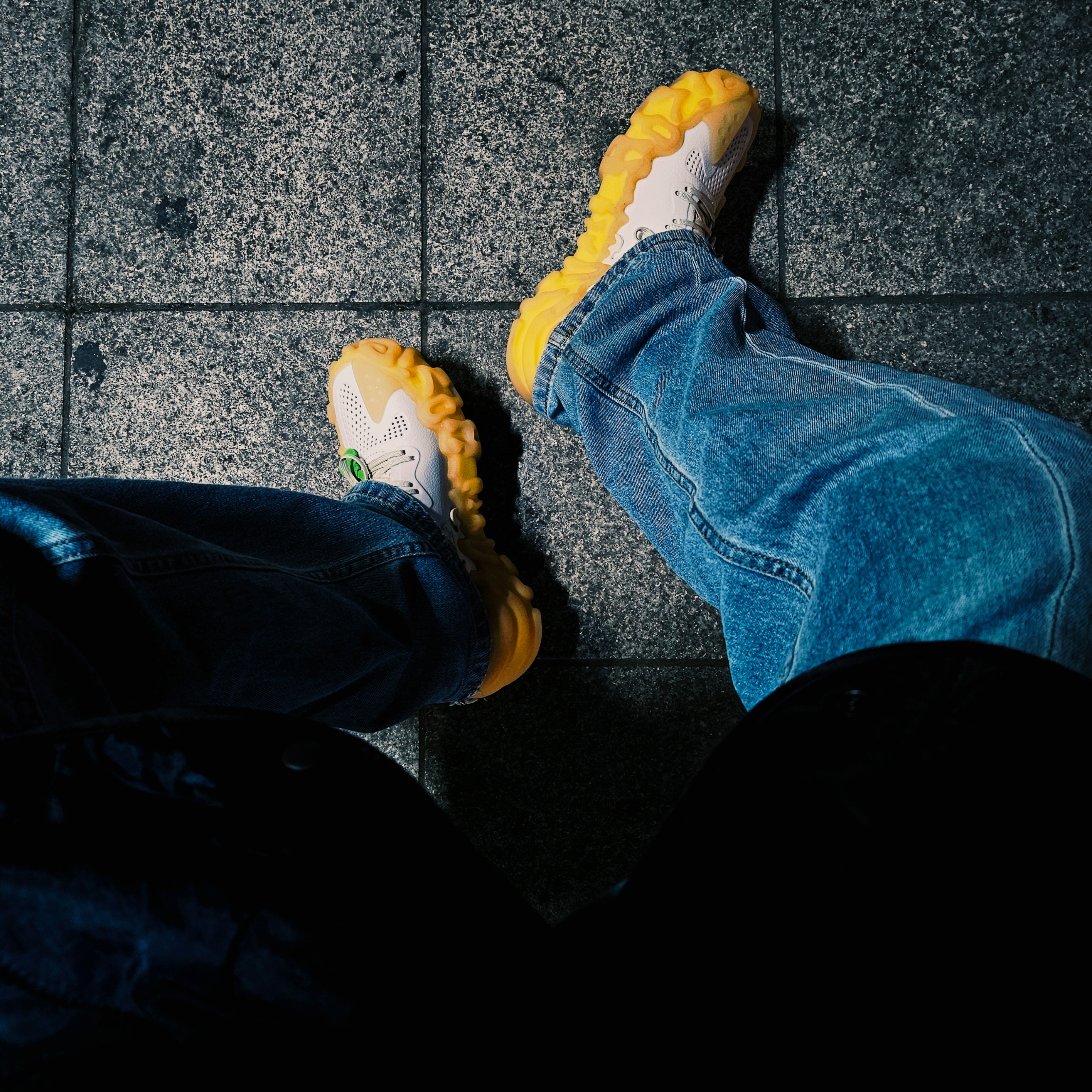 Crocs x Salehe Bembury Pollex Juniper Tahini Gum 착용 스타일 - 2