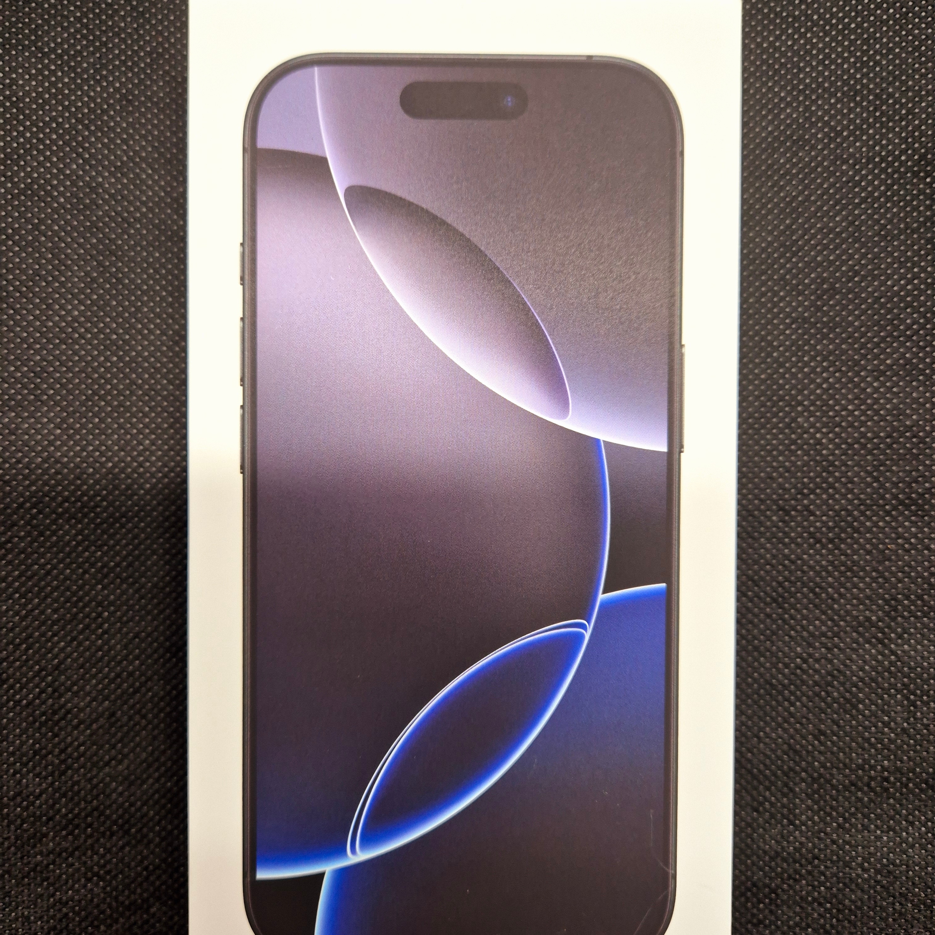 Apple iPhone 16 Pro 256GB Black Titanium (Korean Ver.) 착용 스타일
