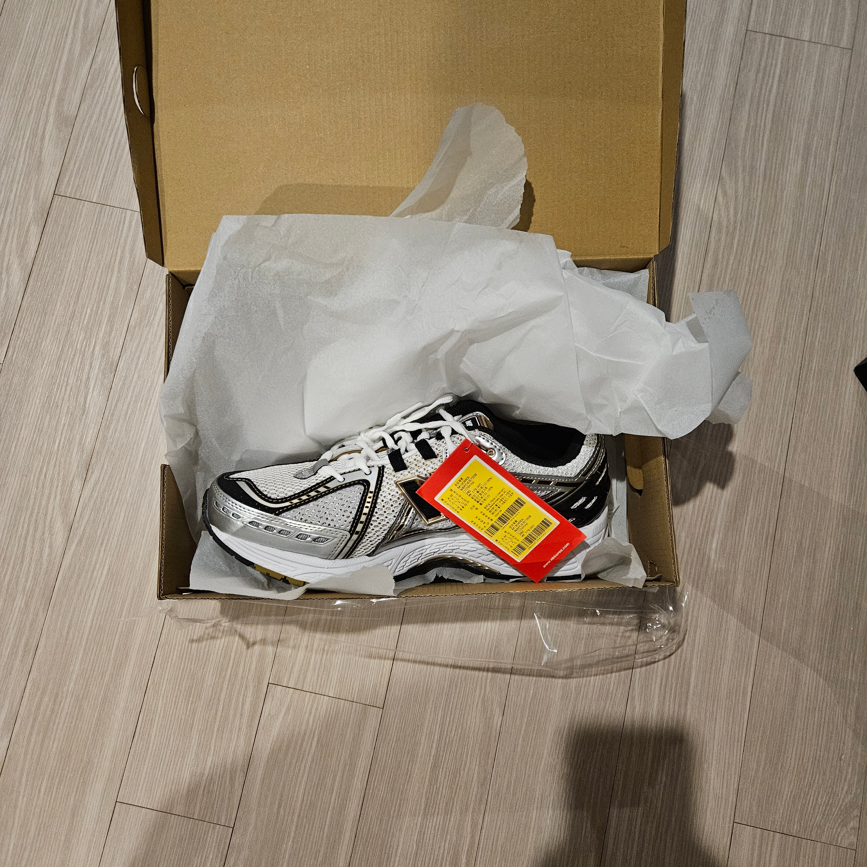 New Balance 1906R White Gold 착용 스타일 - 3