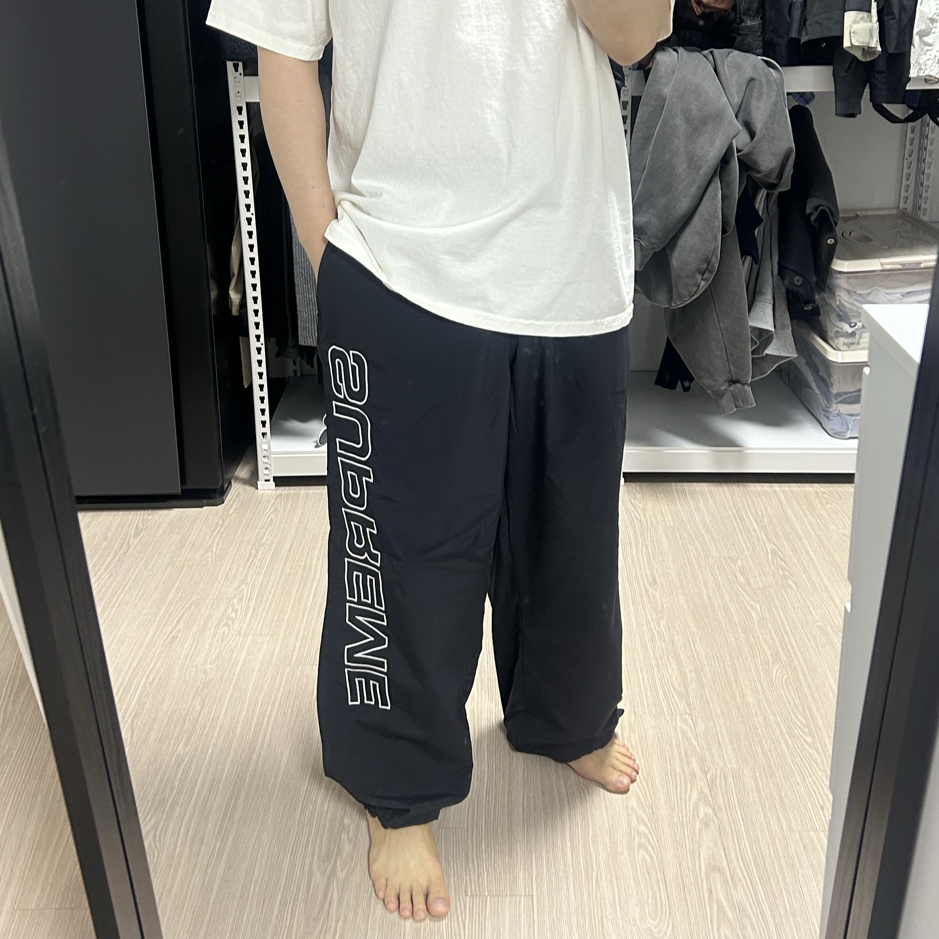 Supreme Spellout Embroidered Track Pant Black - 24FW 착용 스타일