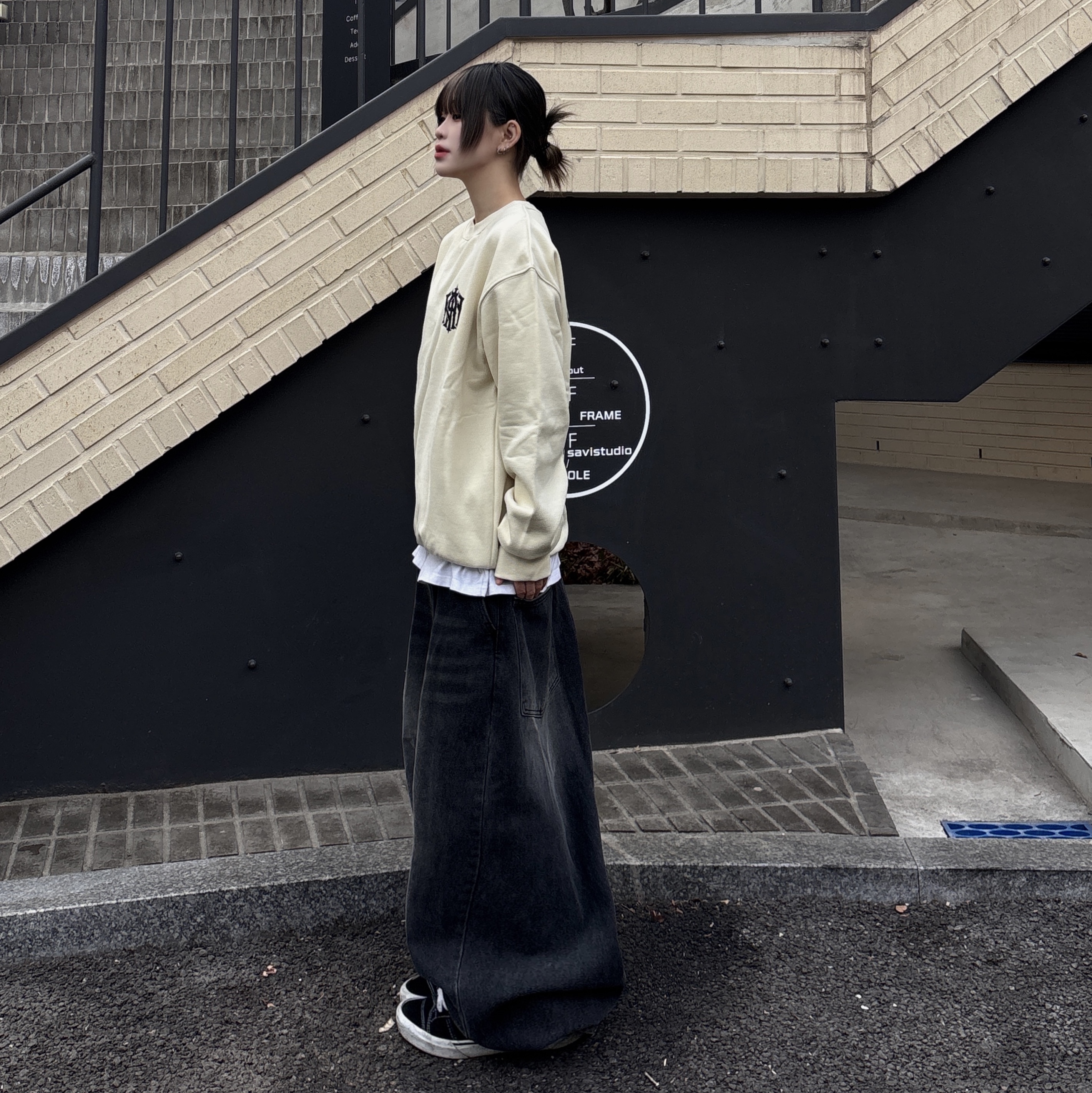 Vans Knu-Skool Black True White 착용 스타일 - 2