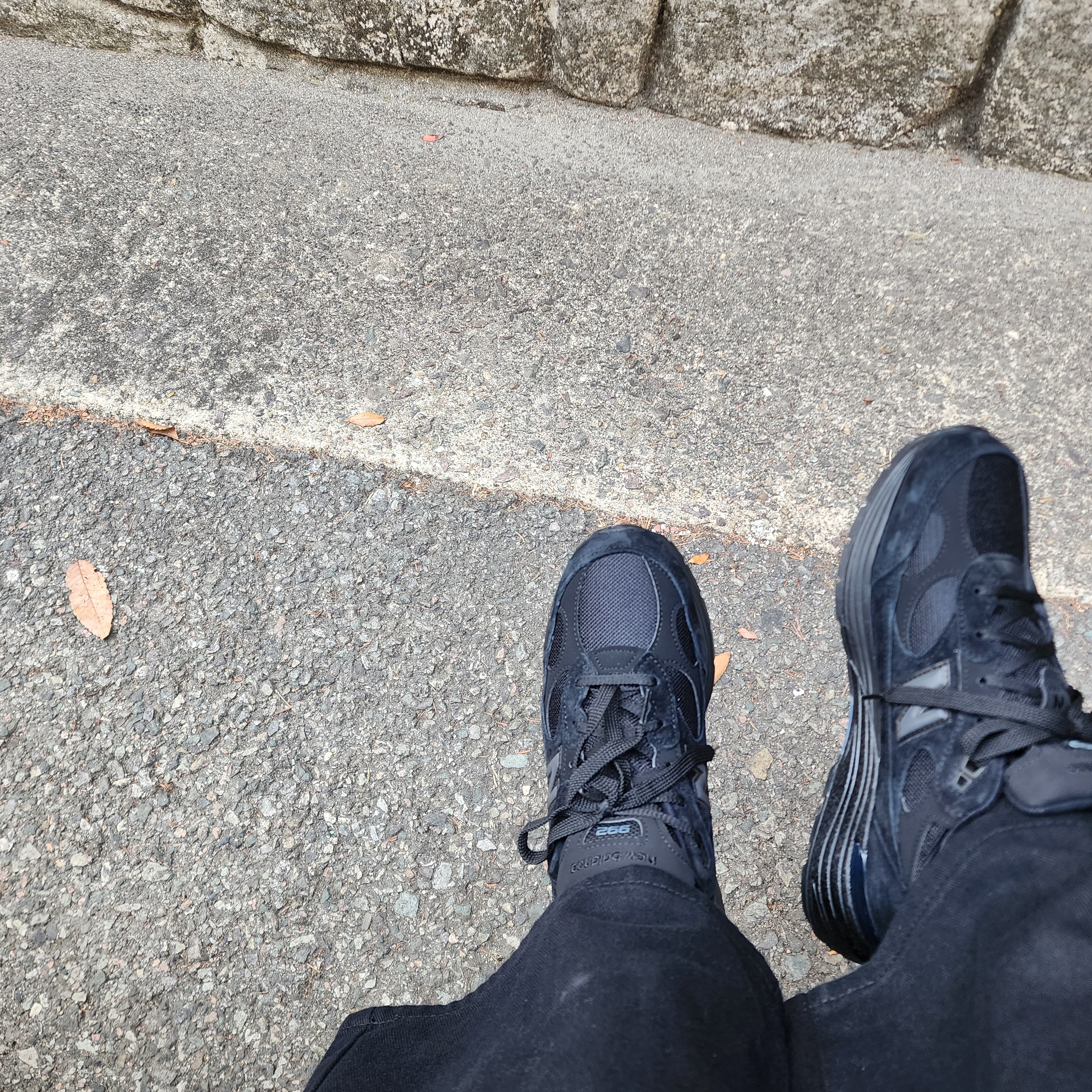 New Balance 992 Made in USA Triple Black 착용 스타일