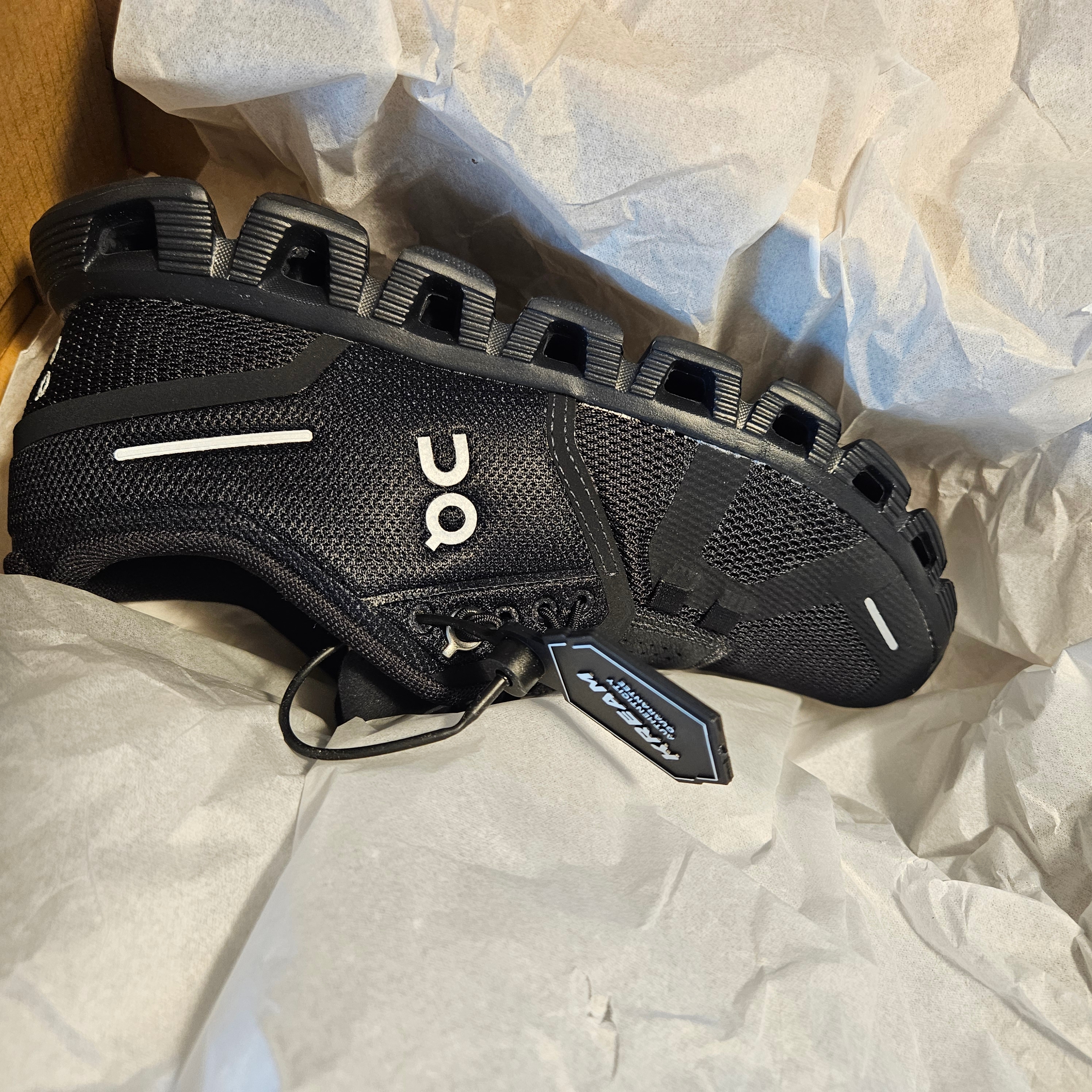 (W) On Running Cloud 5 All Black 착용 스타일