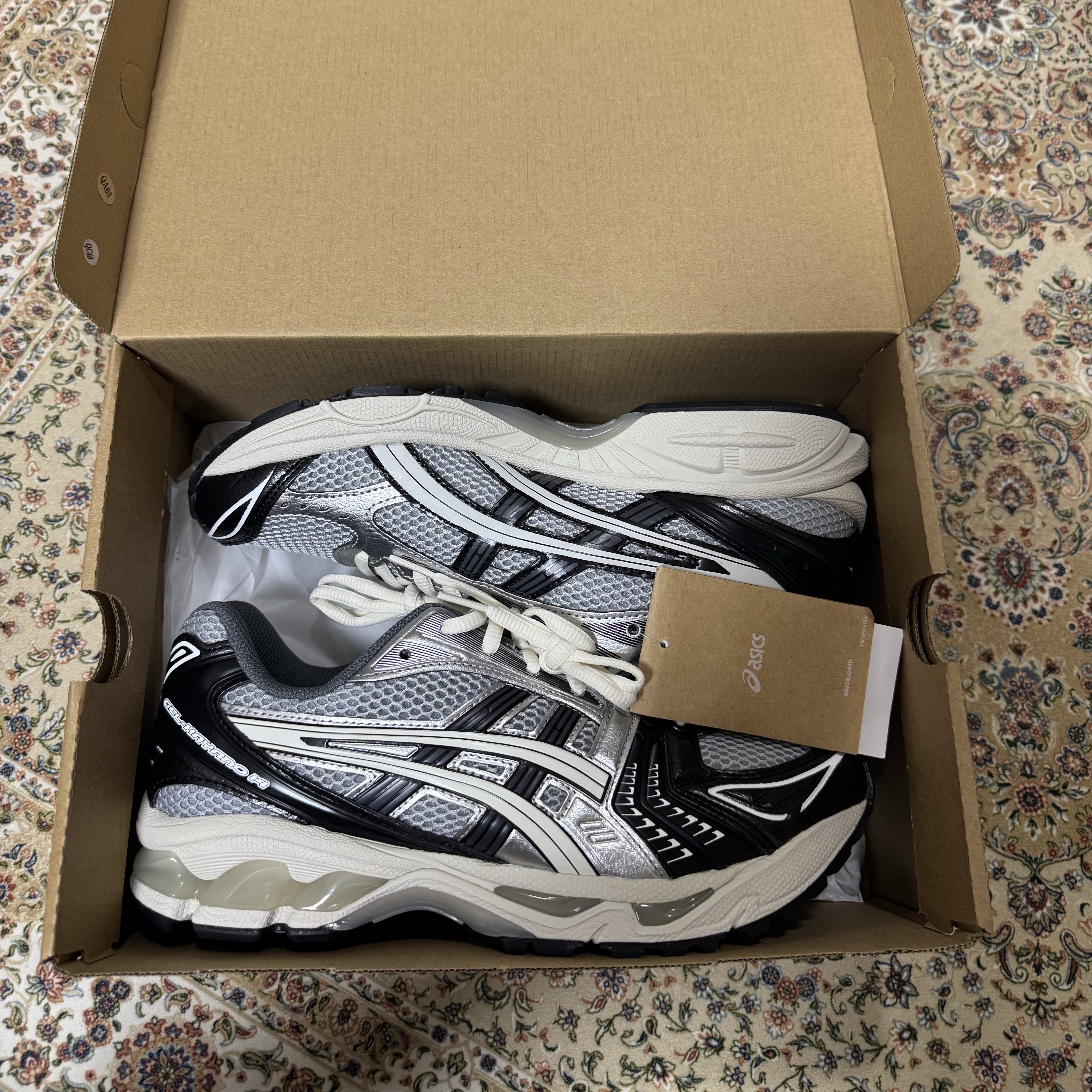 Asics Gel-Kayano 14 Black Glacier Grey 착용 스타일