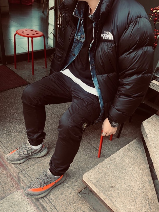 The North Face 1996 Retro Nuptse Jacket Black, Adidas Yeezy Boost 350 V2 Beluga 착용 스타일