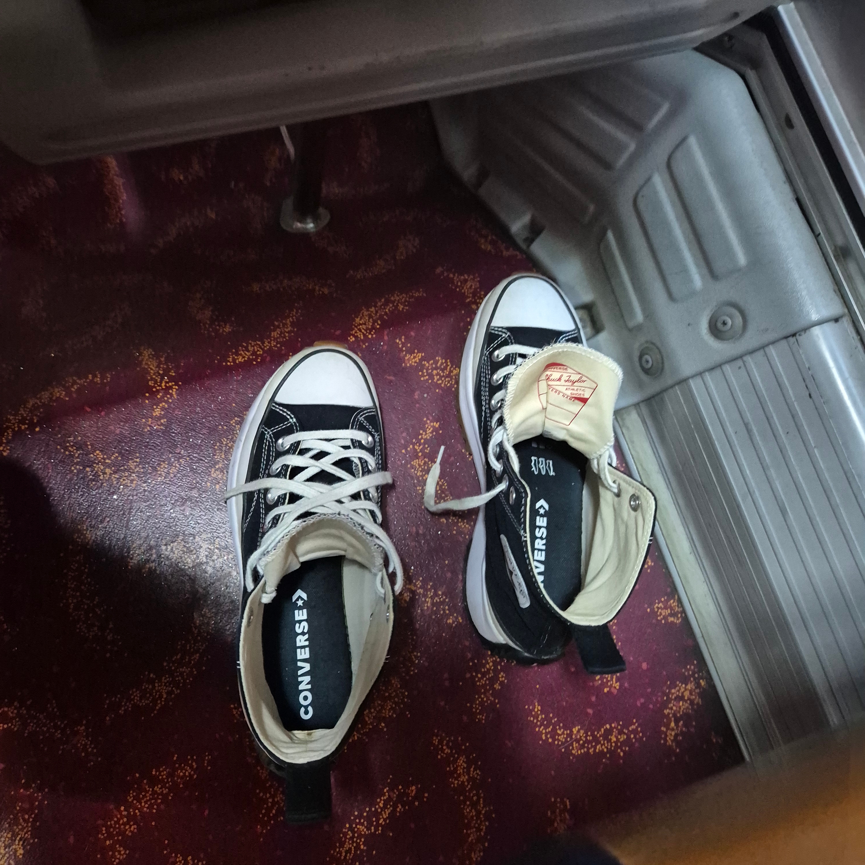 Converse Run Star Hike Hi Black White Gum 착용 스타일