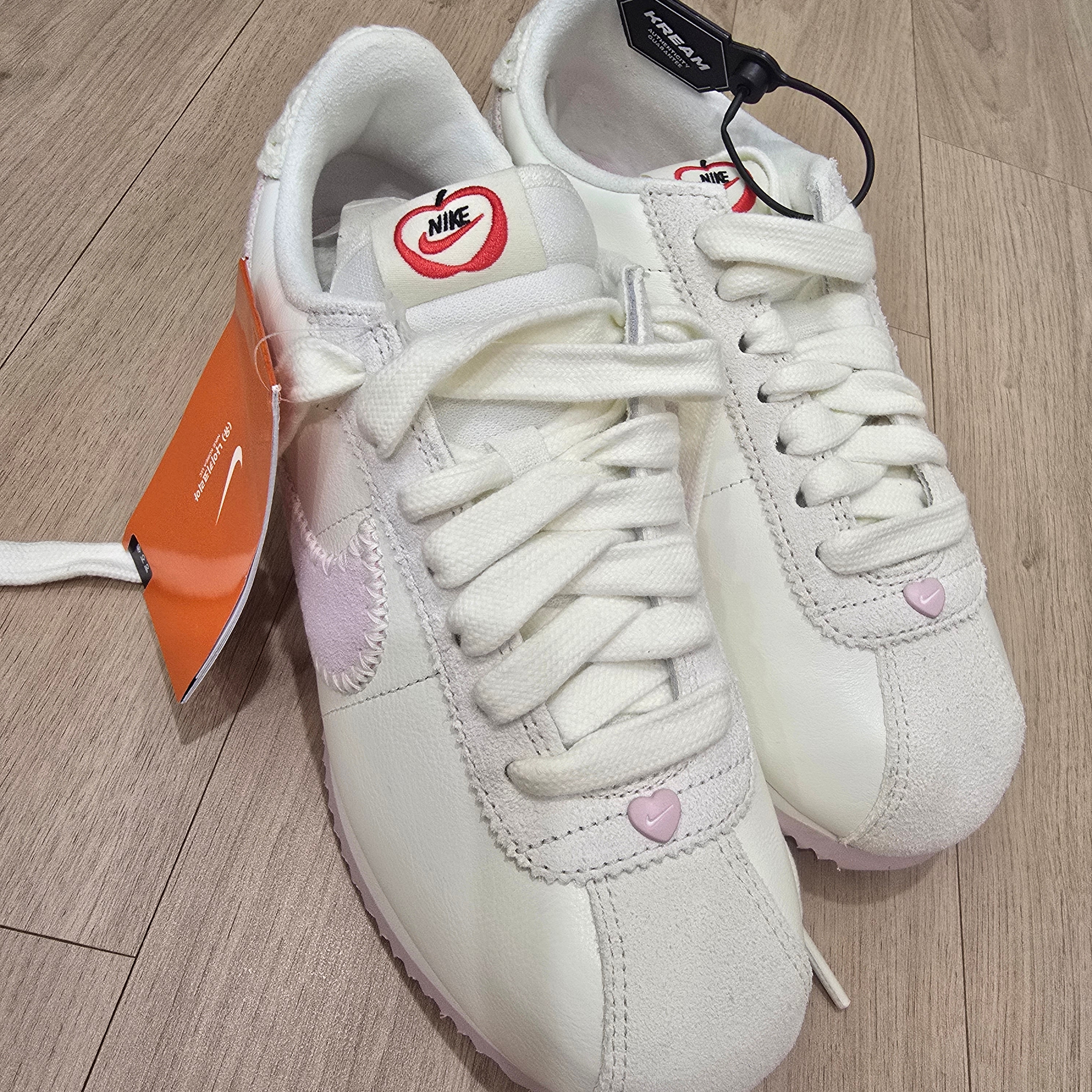 (W) Nike Cortez Valentine's Day Sail Pink Foam 착용 스타일