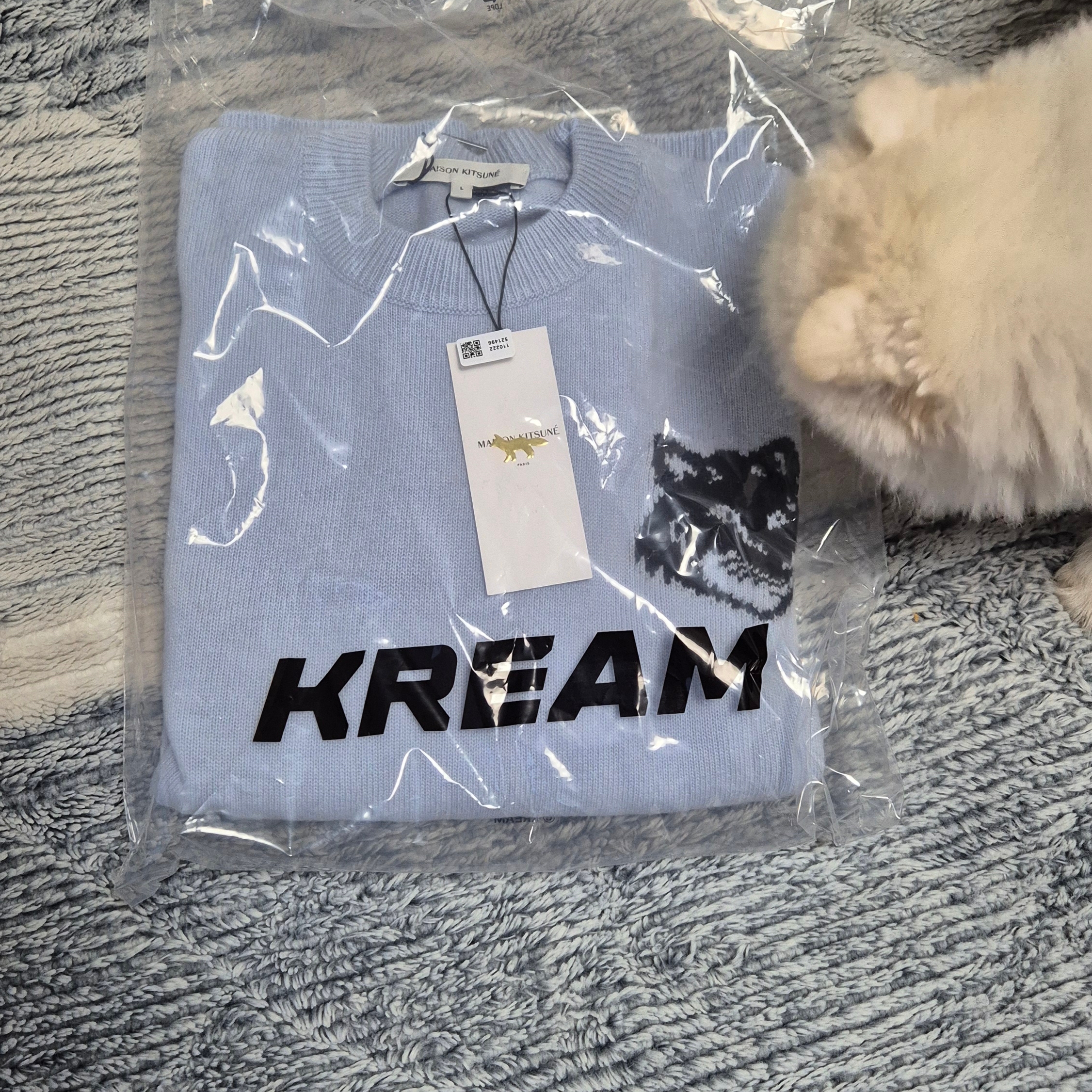 Maison Kitsune Fox Head Intarsia Comfort Jumper Sky Blue 착용 스타일